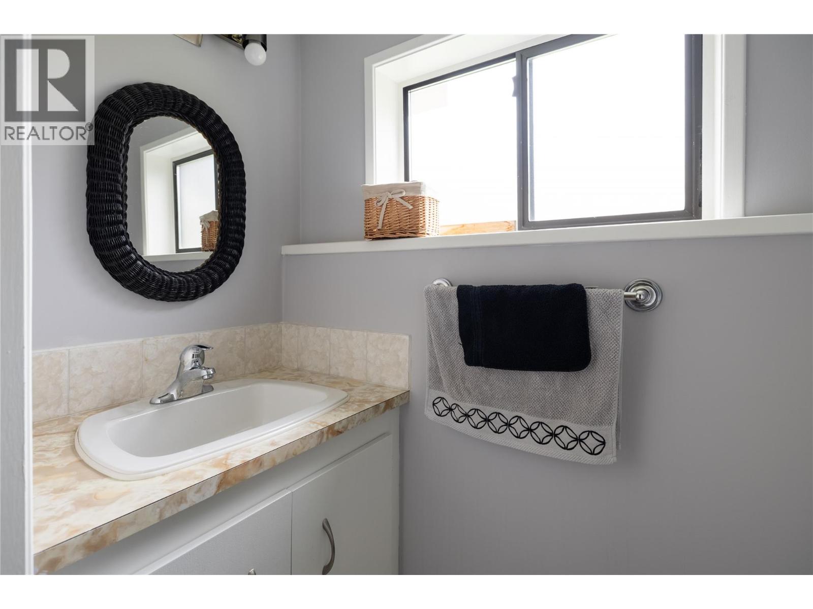 537 Robin Road Property Photo 23