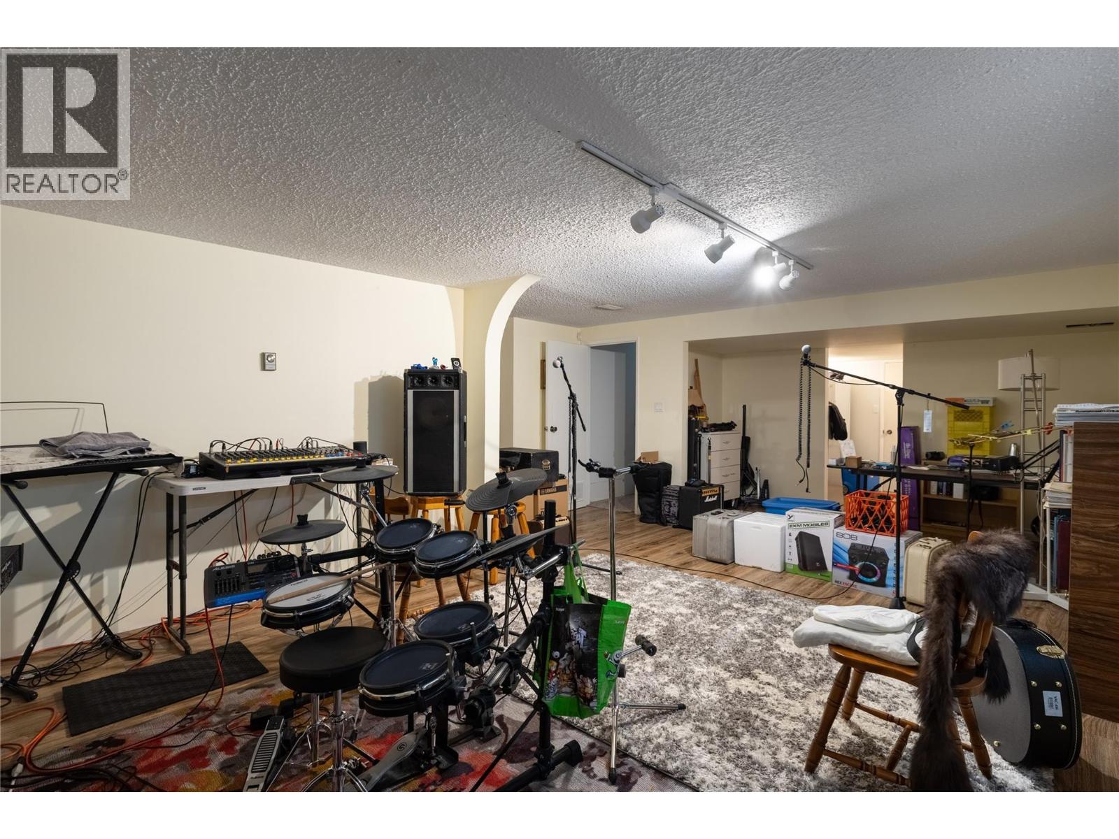 537 Robin Road Property Photo 25