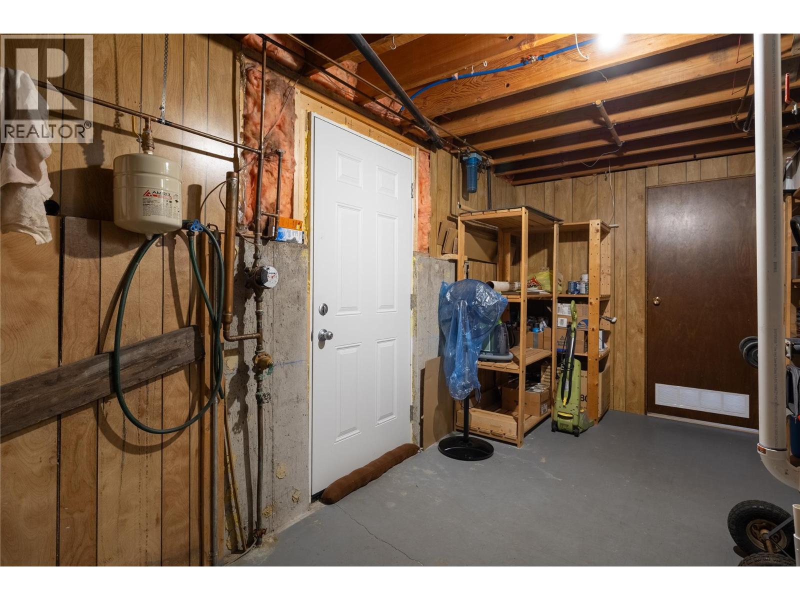 537 Robin Road Property Photo 28