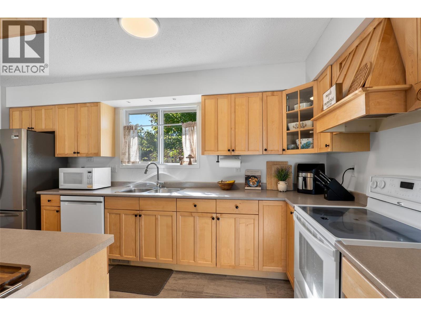 126 Bestwick Drive Property Photo 3