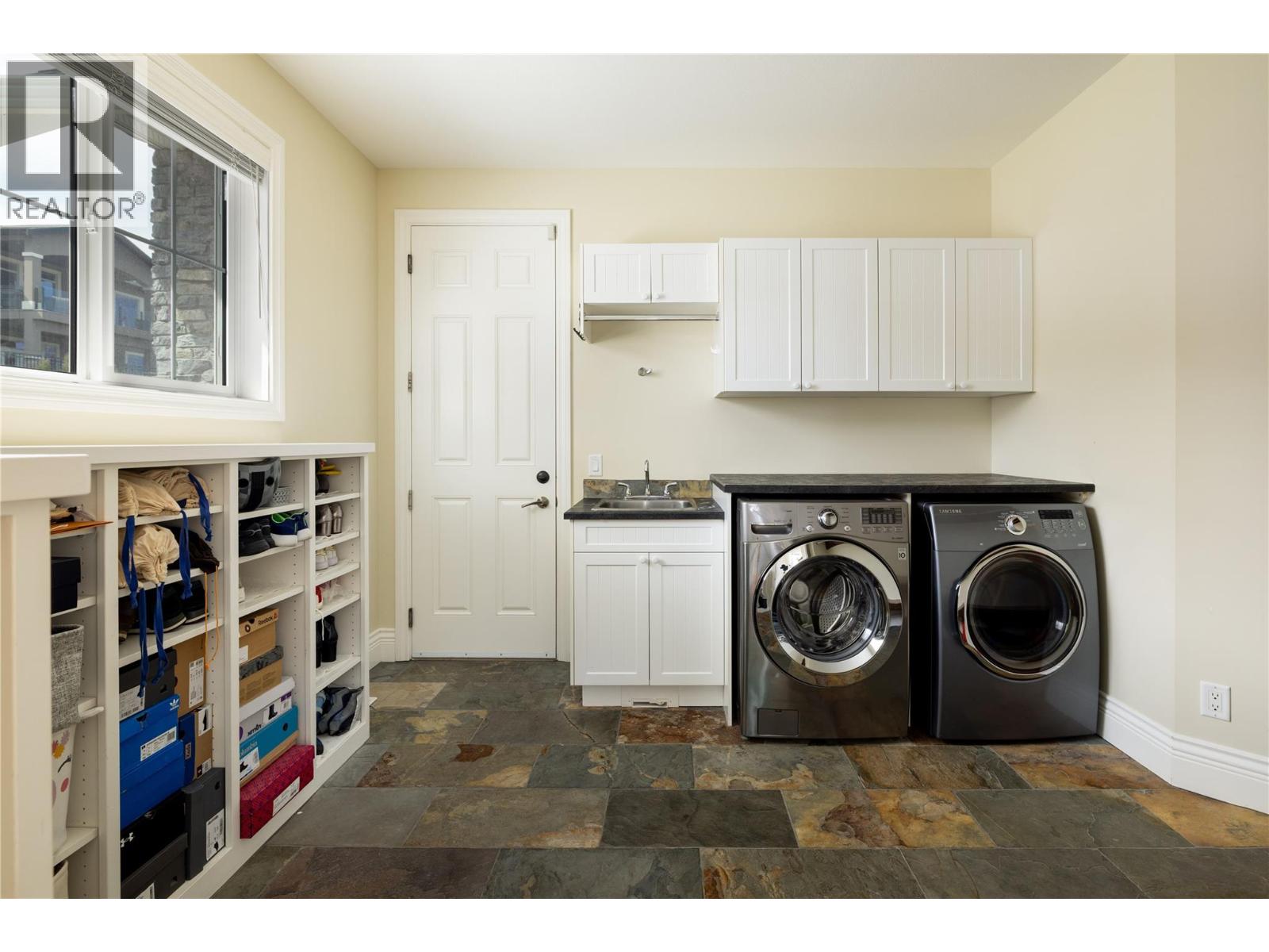 1010 Lamont Court Property Photo 25