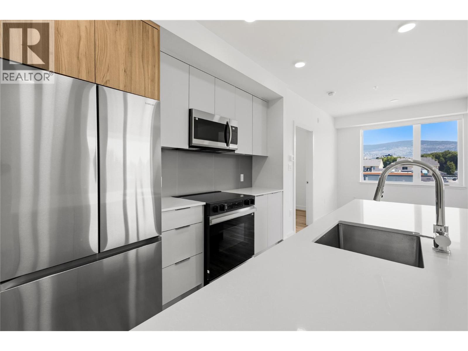 270 Riverside Drive Unit# 415 Property Photo 8