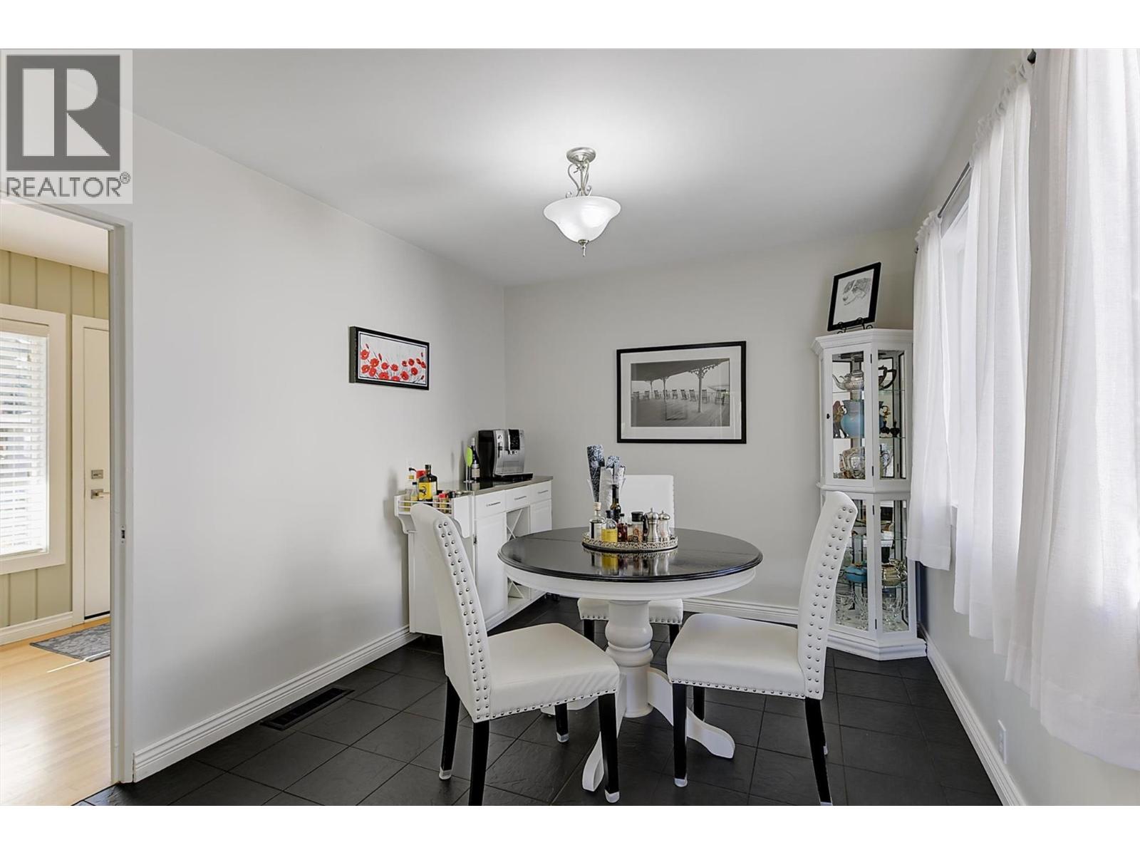 1296 Kelglen Crescent Property Photo 15