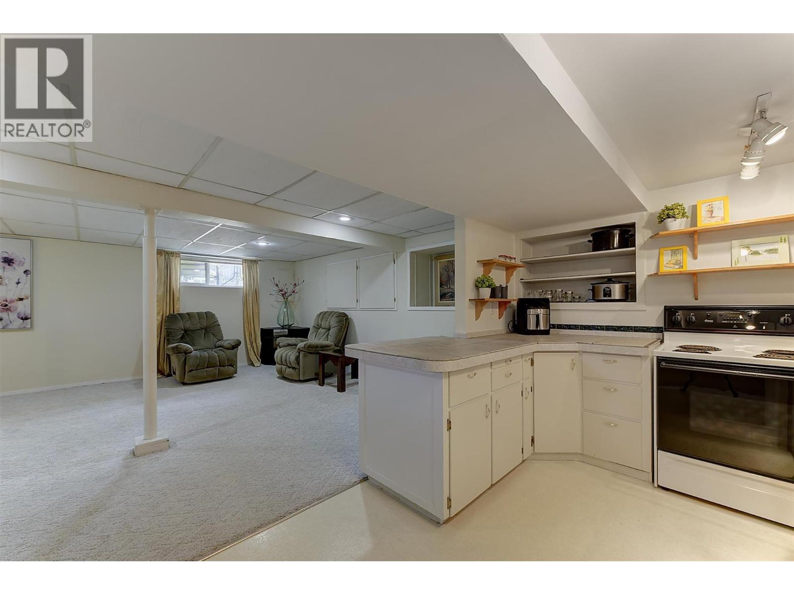 1296 Kelglen Crescent Property Photo 38