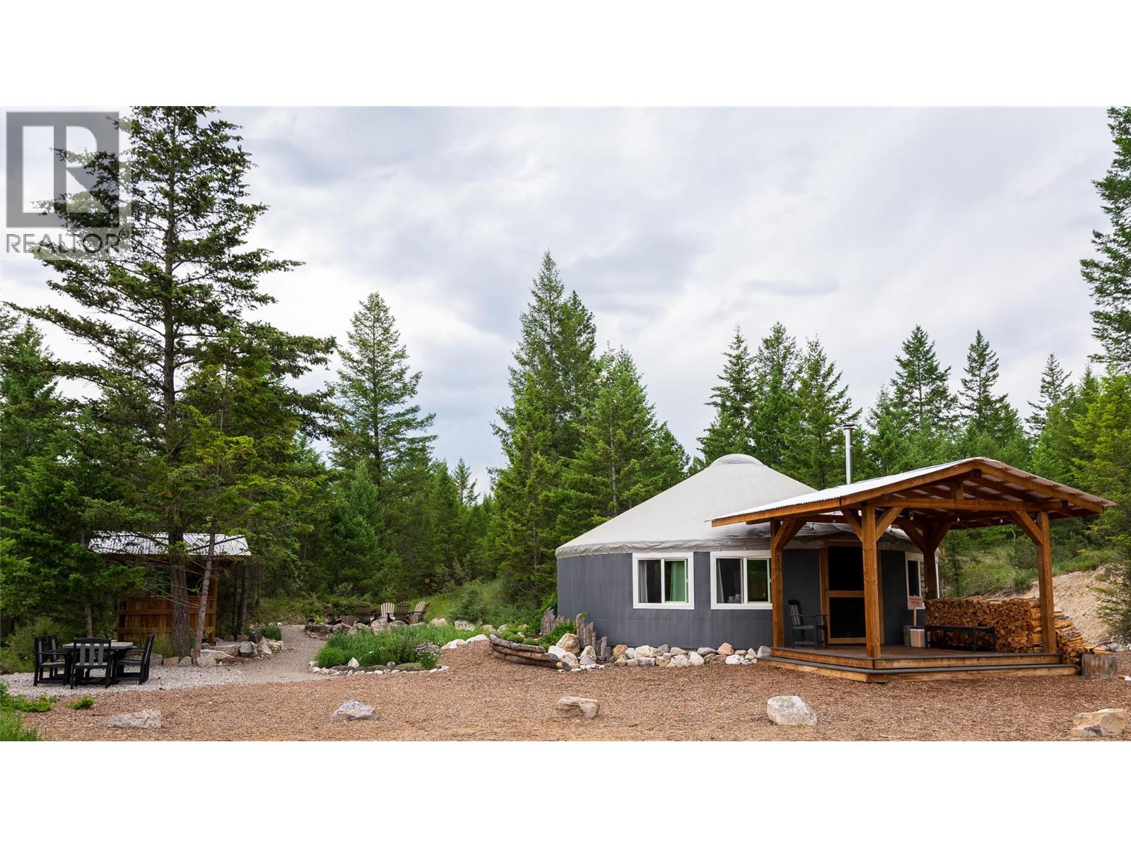7058 95 Highway Property Photo 1