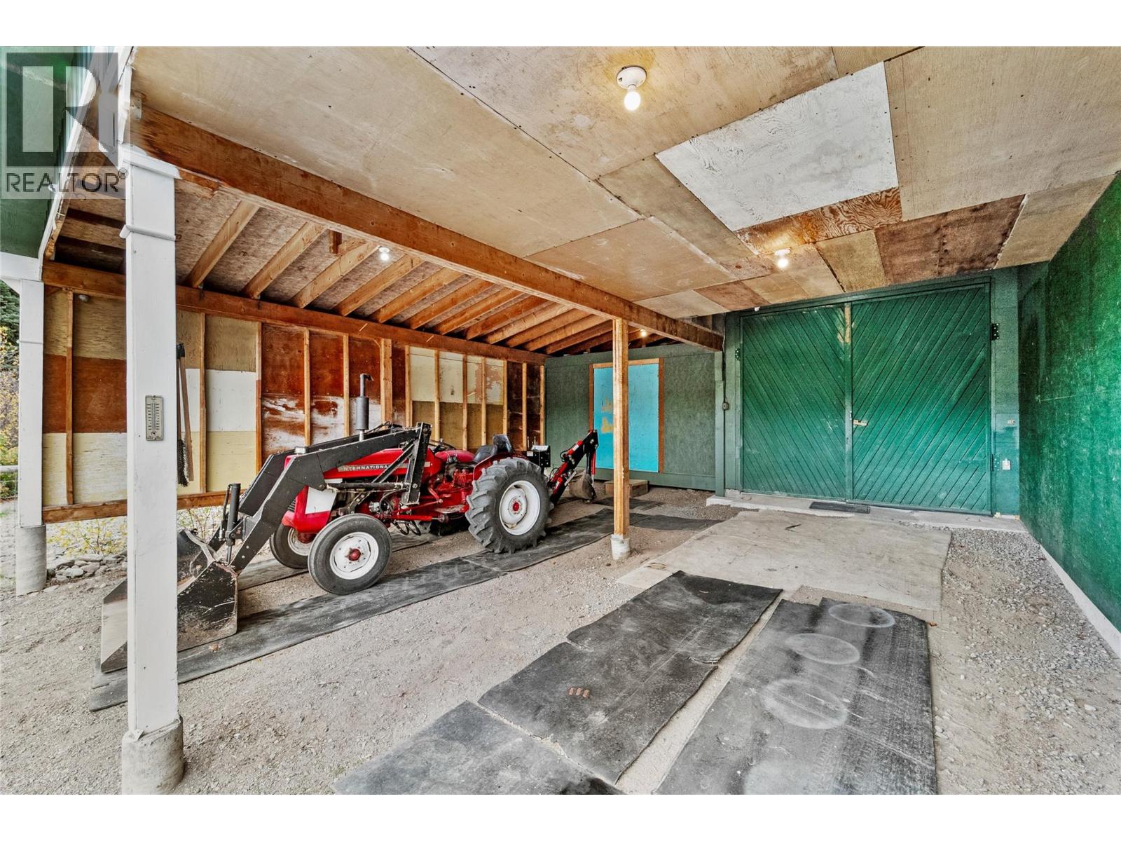 5144 Railway Drive Property Photo 7