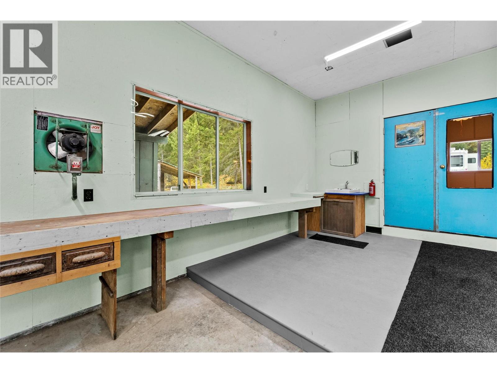 5144 Railway Drive Property Photo 14