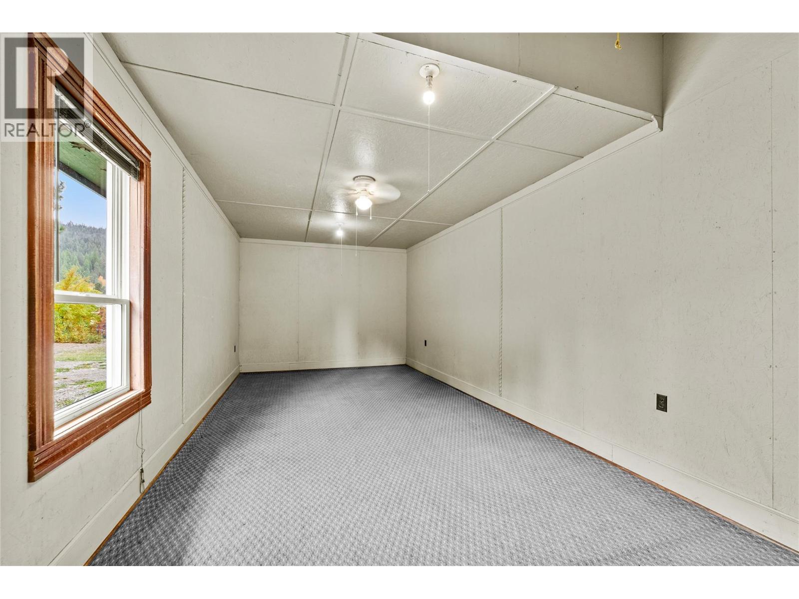 5144 Railway Drive Property Photo 15