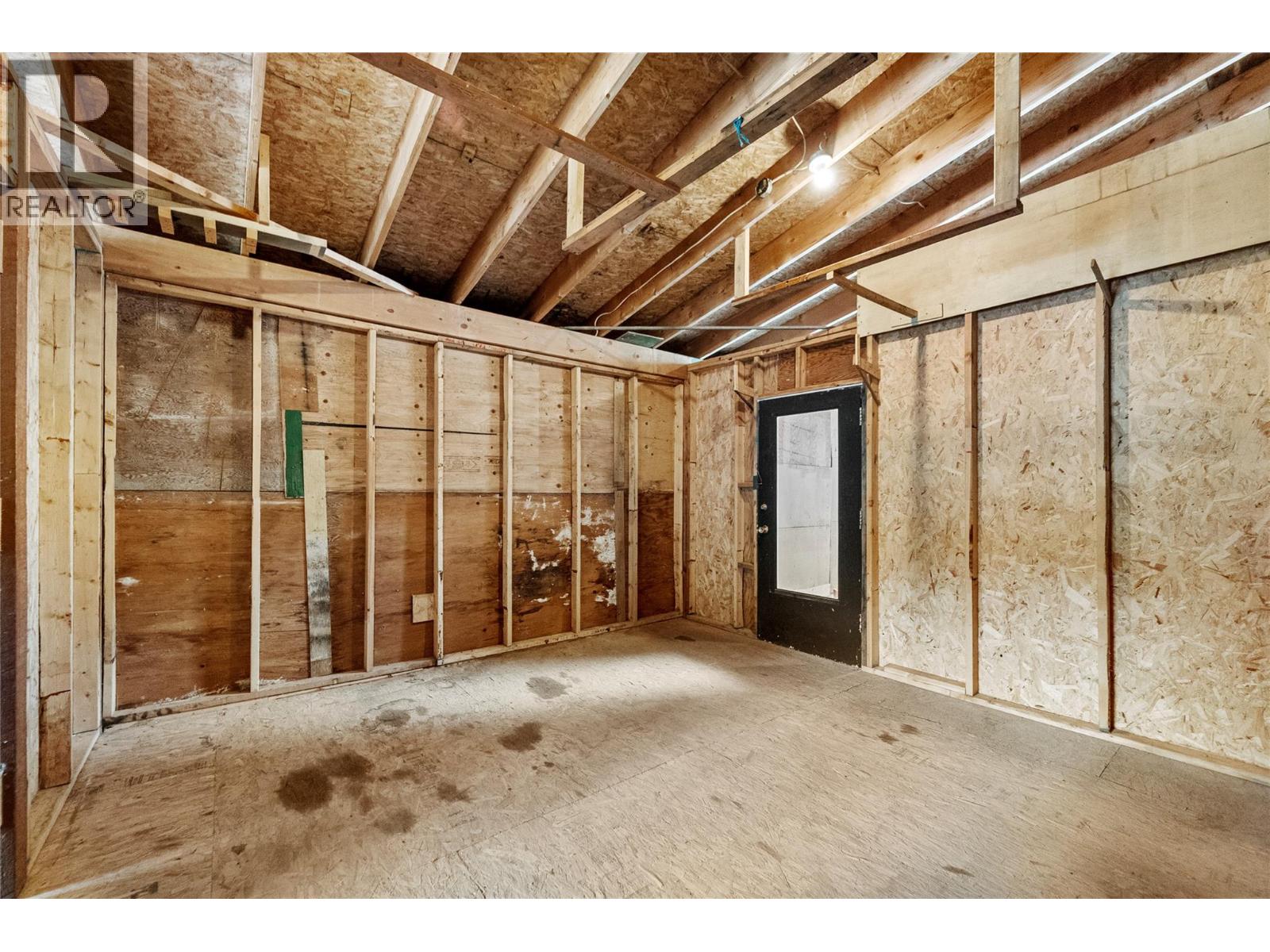 5144 Railway Drive Property Photo 34
