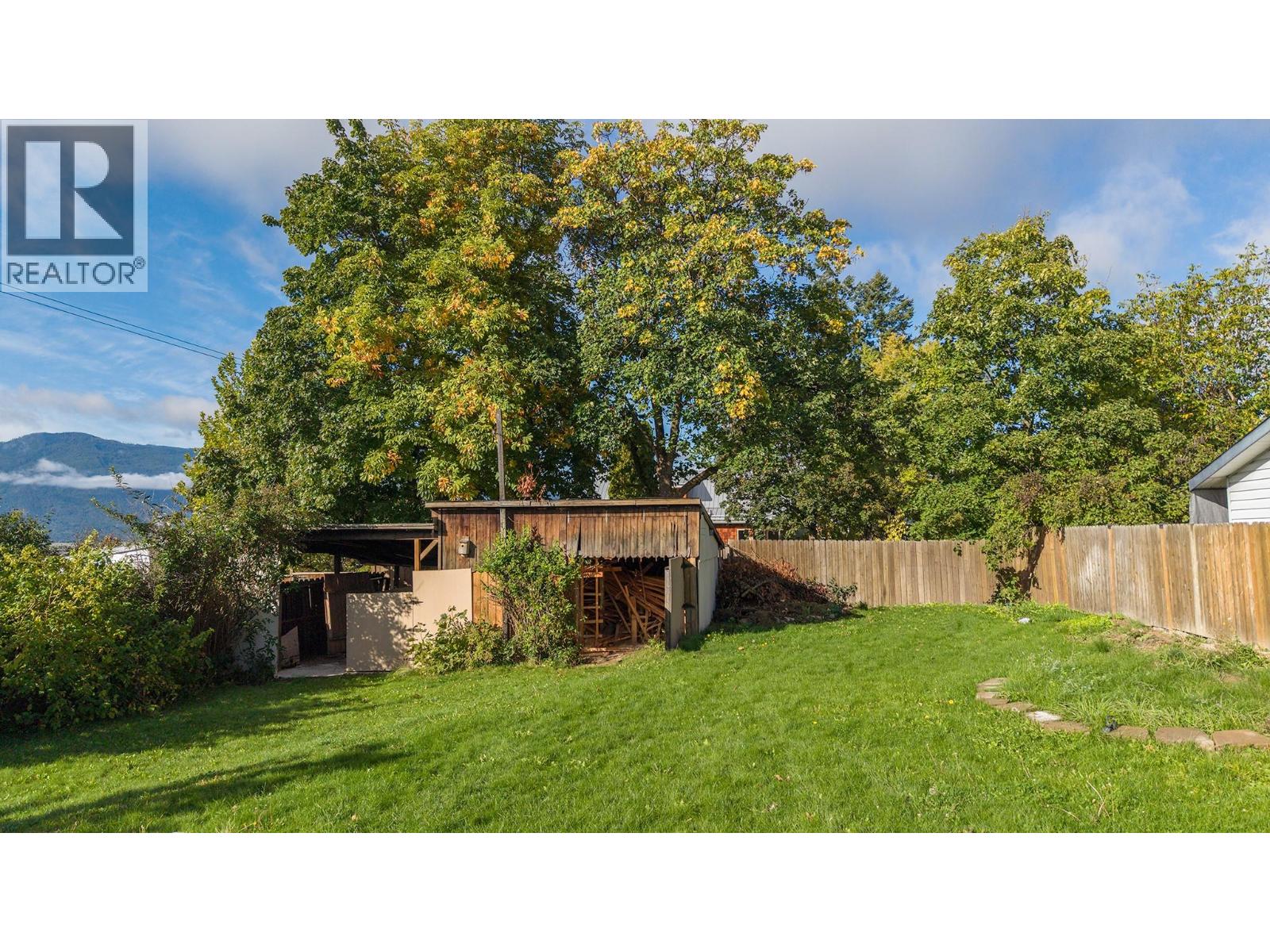 115 24th Avenue N Property Photo 3