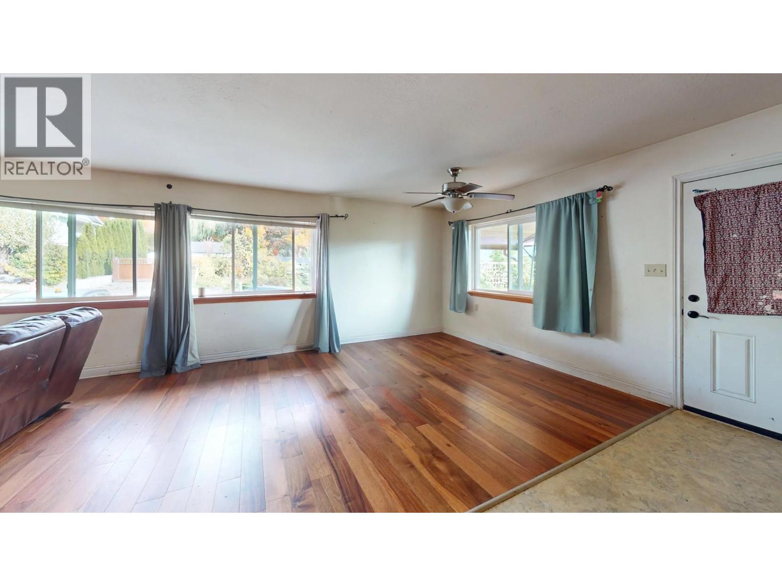 115 24th Avenue N Property Photo 9