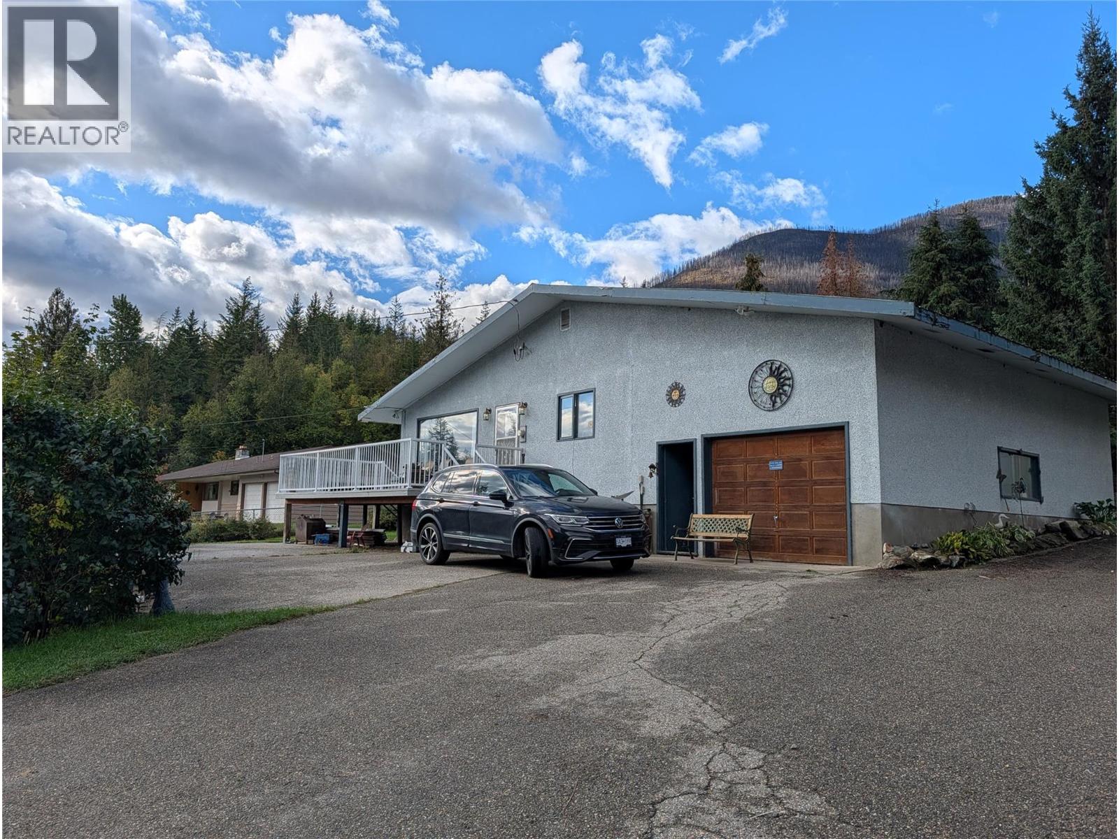 8893 Holding Road Property Photo 1