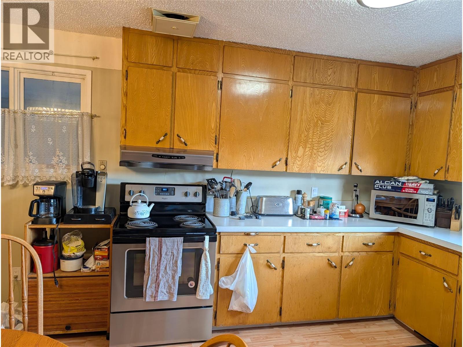 8893 Holding Road Property Photo 5
