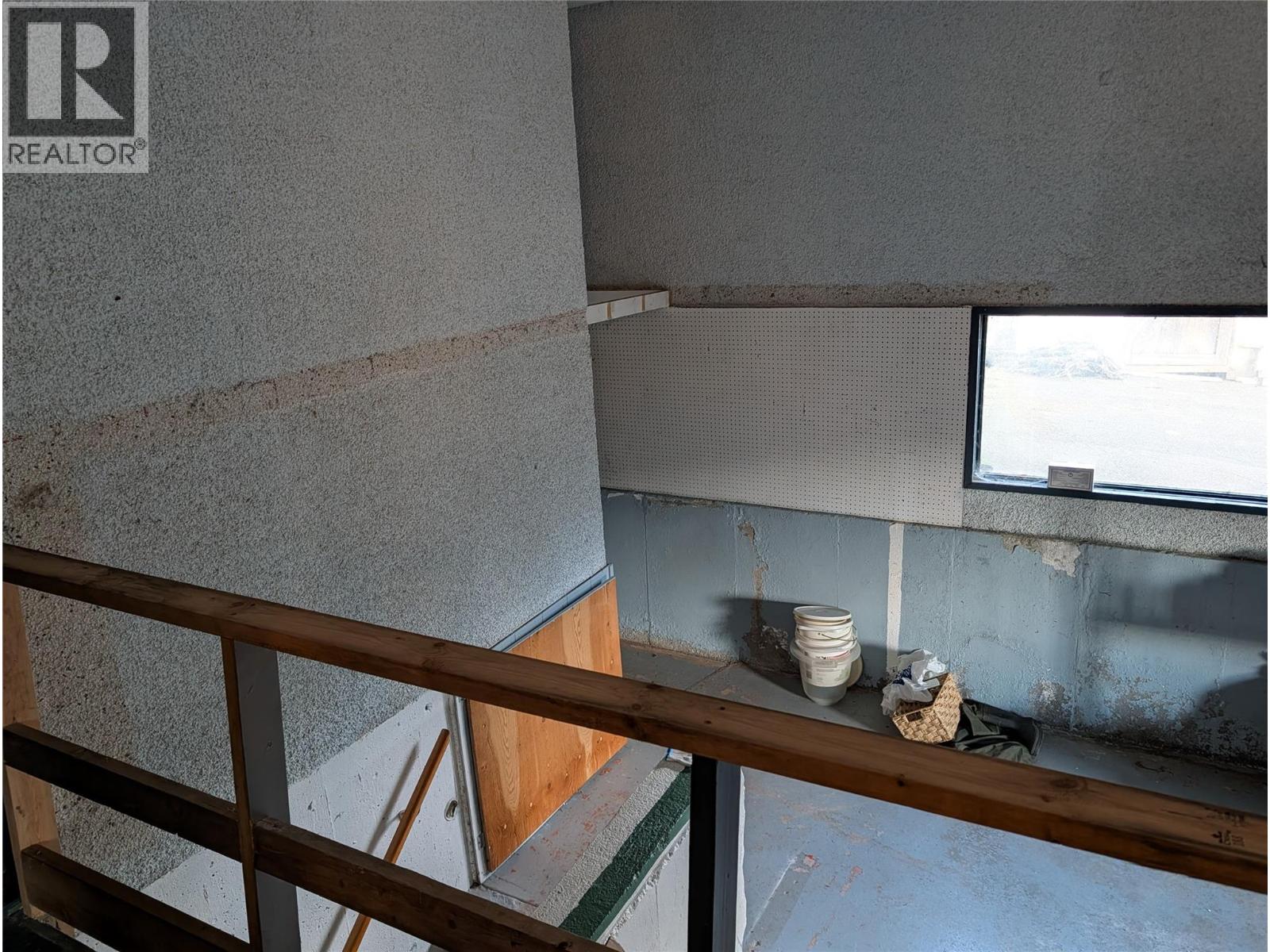 8893 Holding Road Property Photo 14