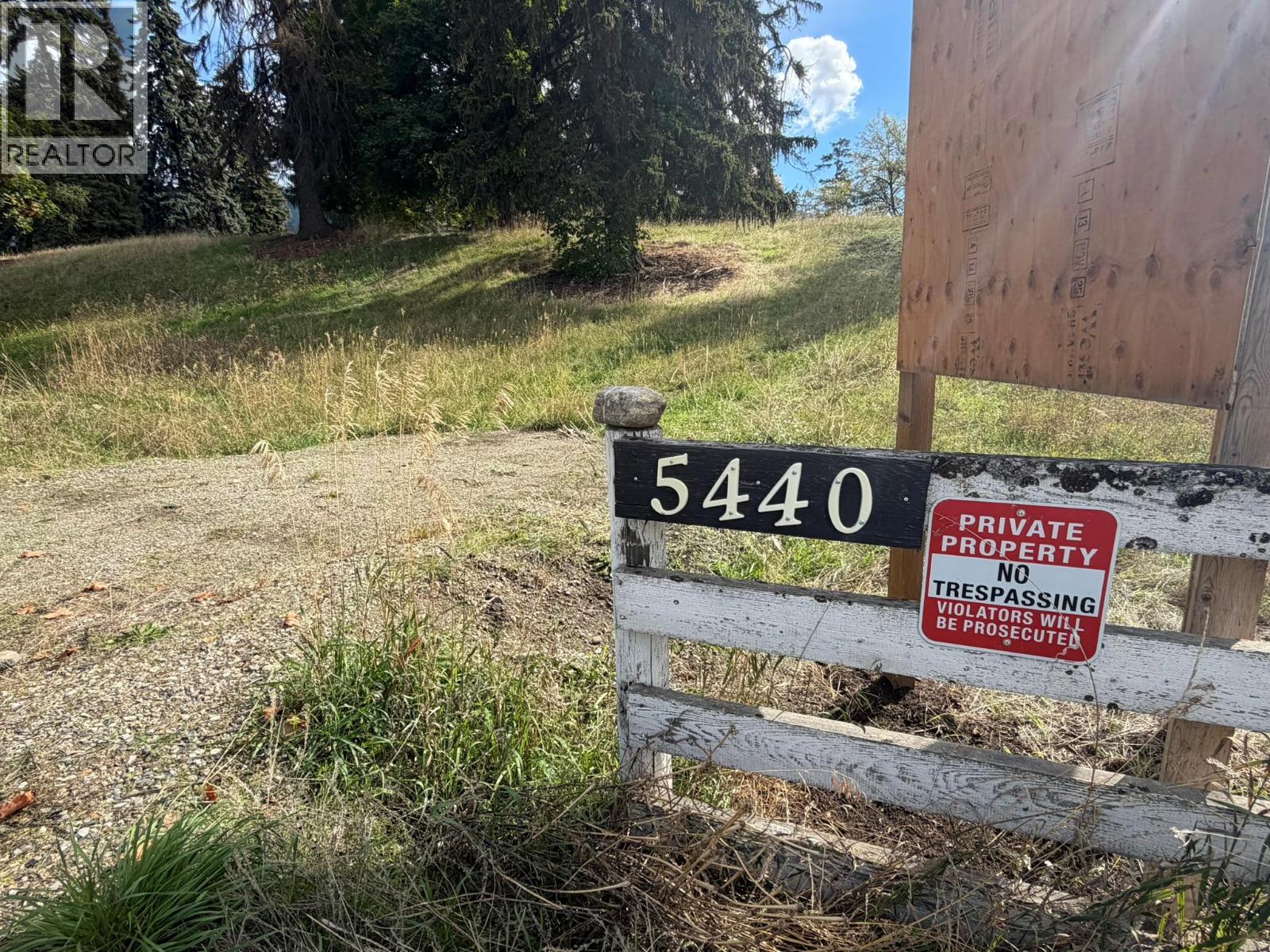 5440 Silver Star Road Property Photo 2