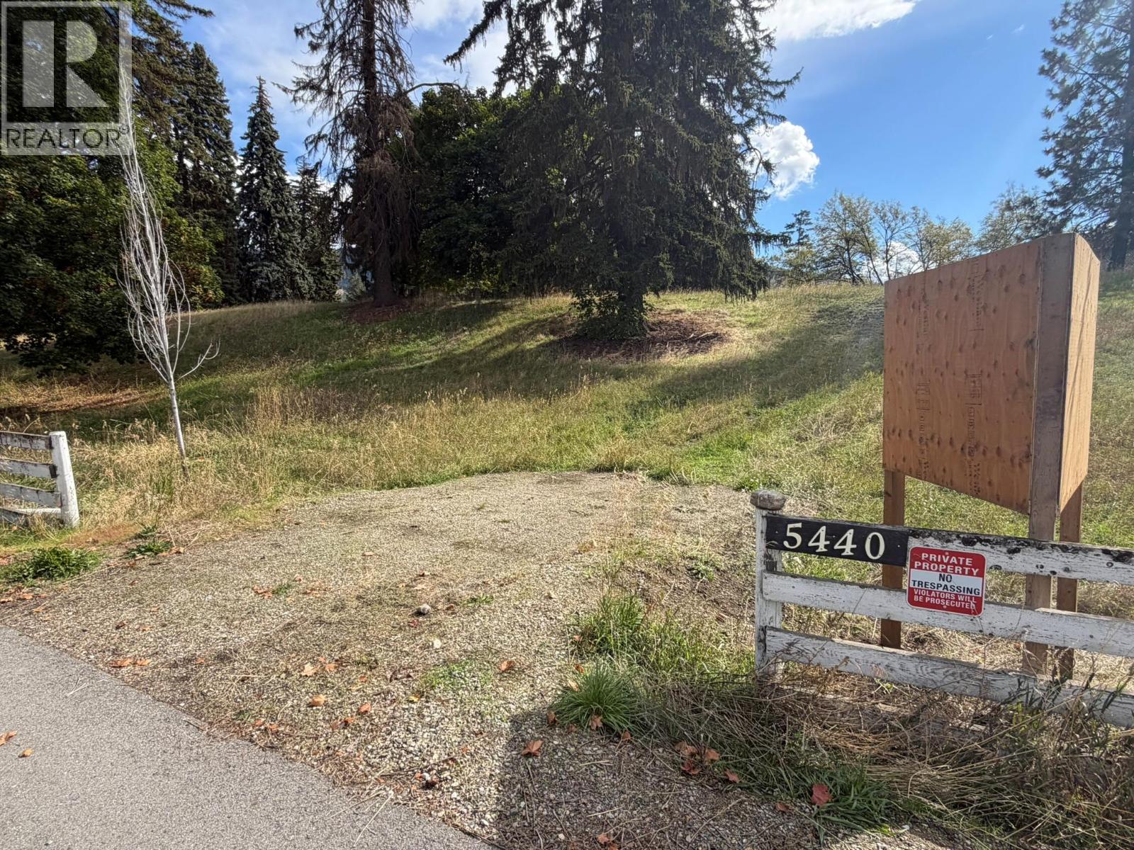 5440 Silver Star Road Property Photo 3