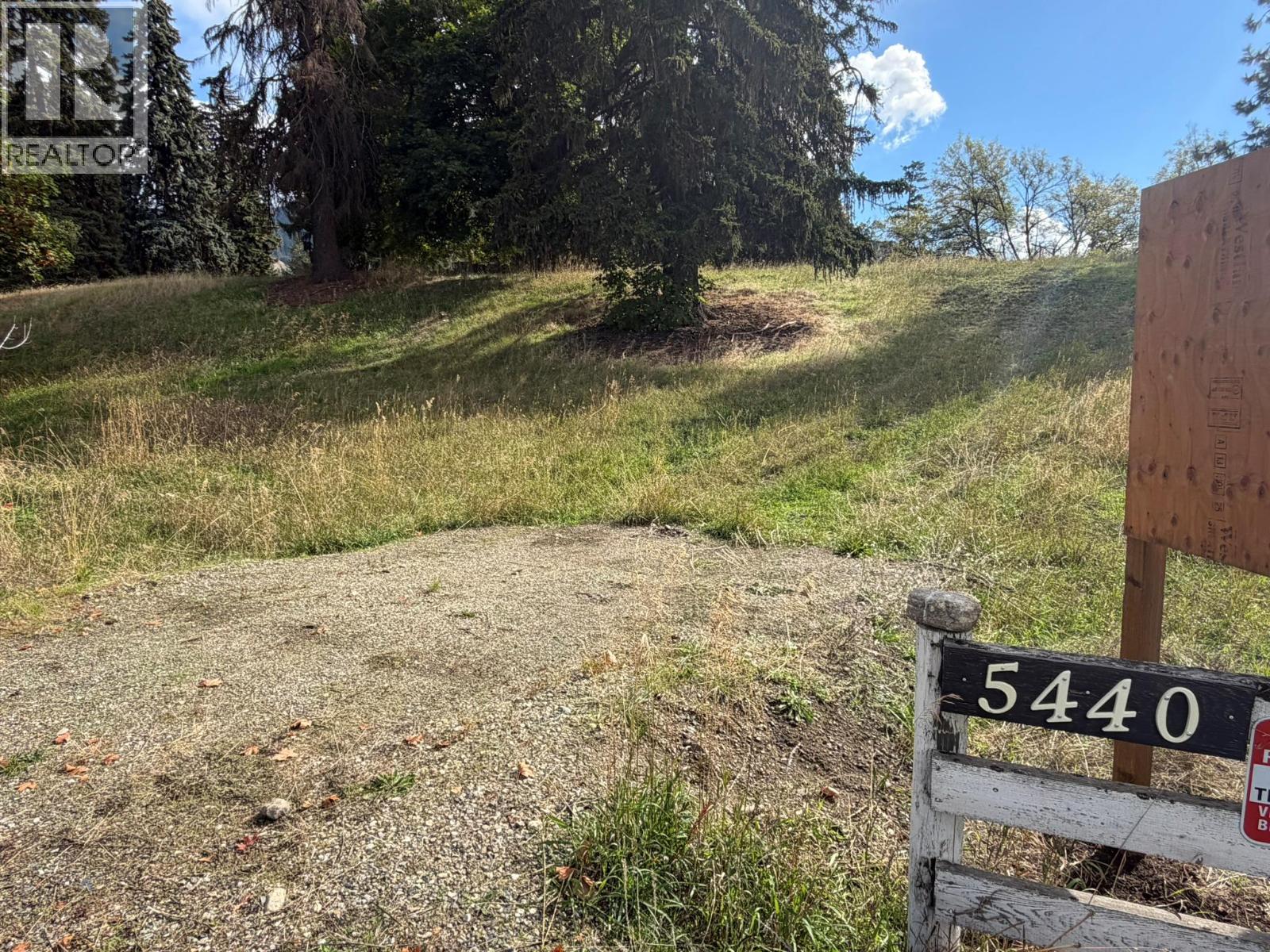 5440 Silver Star Road Property Photo 4
