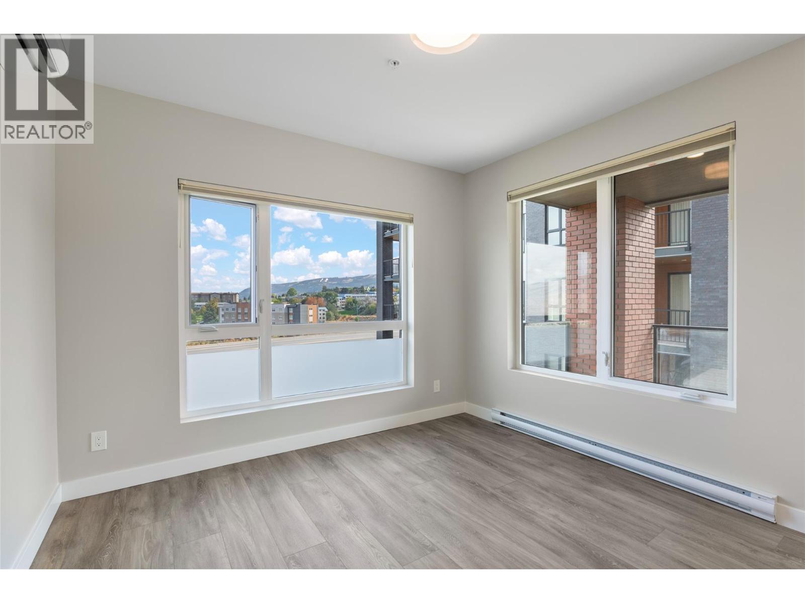 875 University Drive Unit# 203 Property Photo 12