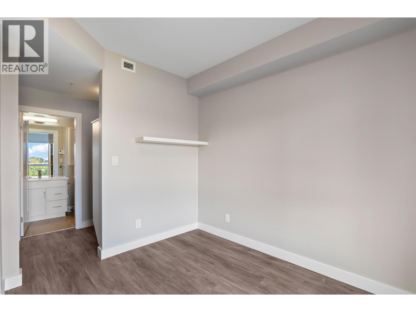 875 University Drive Unit# 203 Property Photo 15