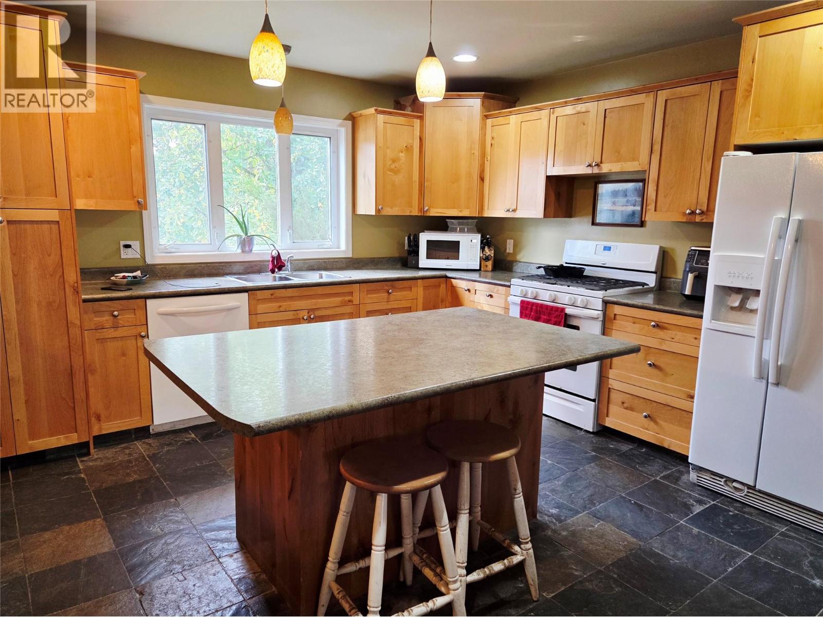 88 103 Avenue Property Photo 2