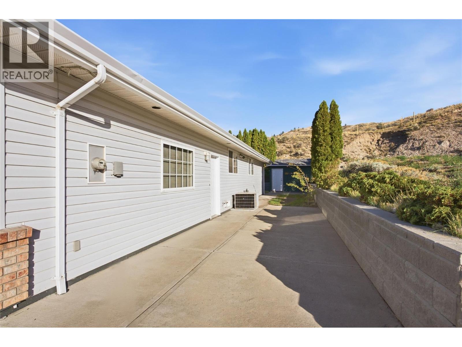 1398/1400 Semlin Drive Property Photo 11