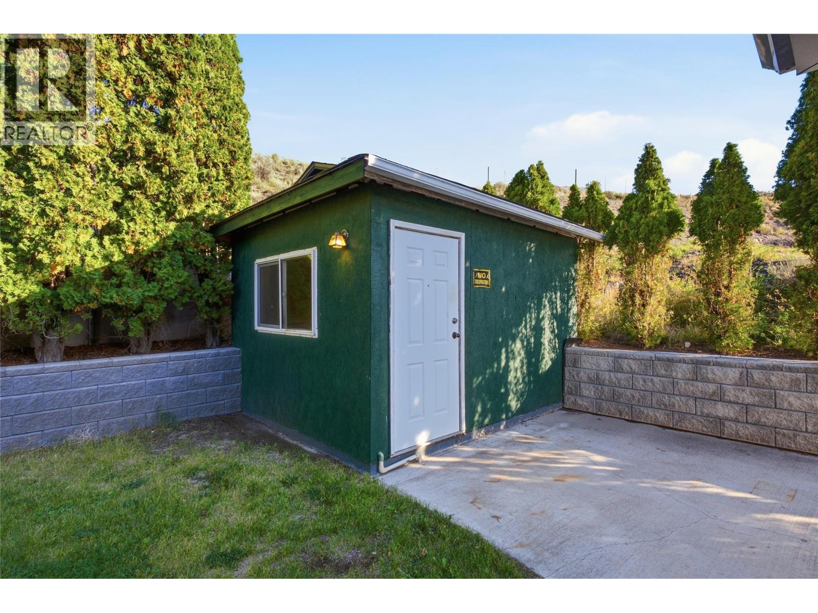 1398/1400 Semlin Drive Property Photo 18