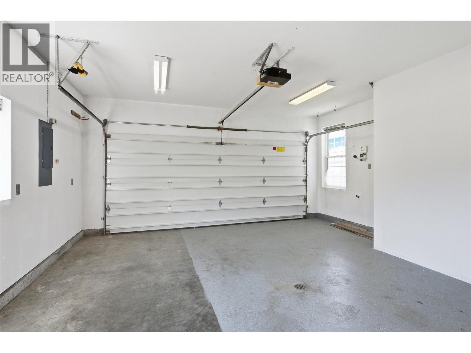 1398/1400 Semlin Drive Property Photo 20