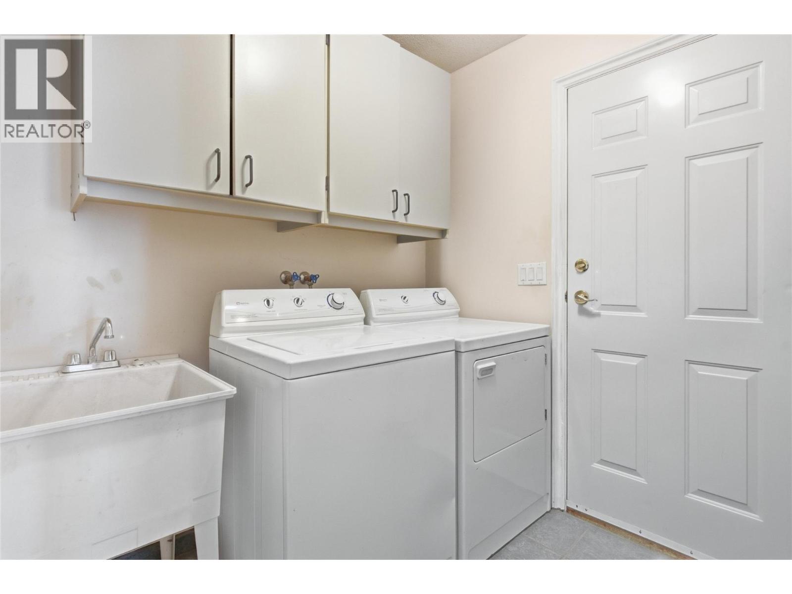 1398/1400 Semlin Drive Property Photo 21