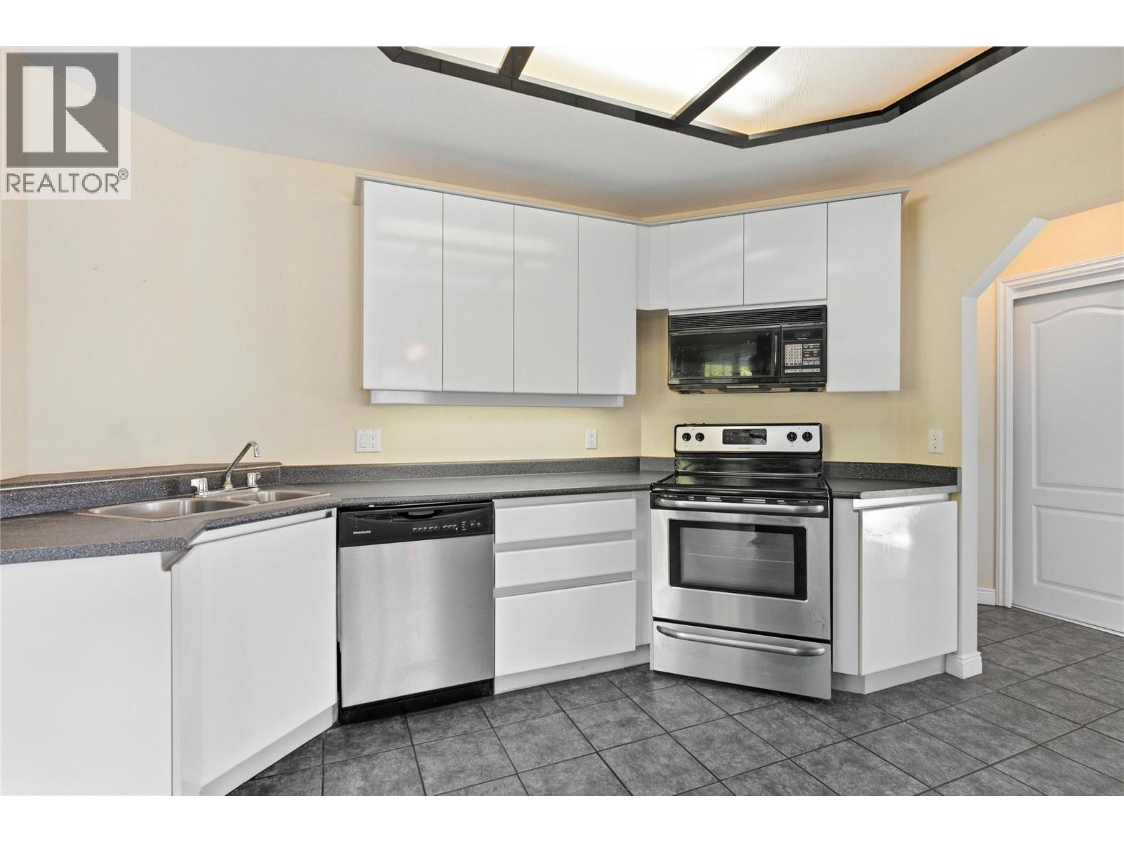 1398/1400 Semlin Drive Property Photo 30