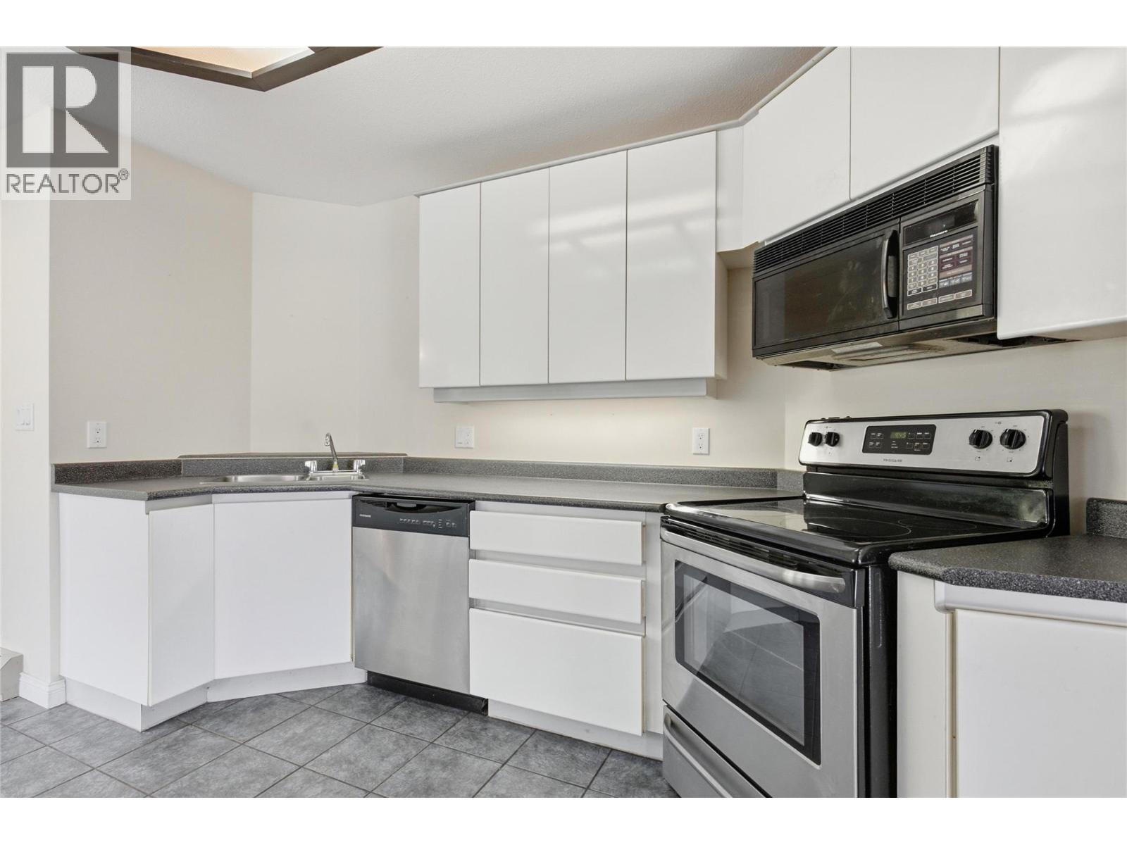 1398/1400 Semlin Drive Property Photo 31