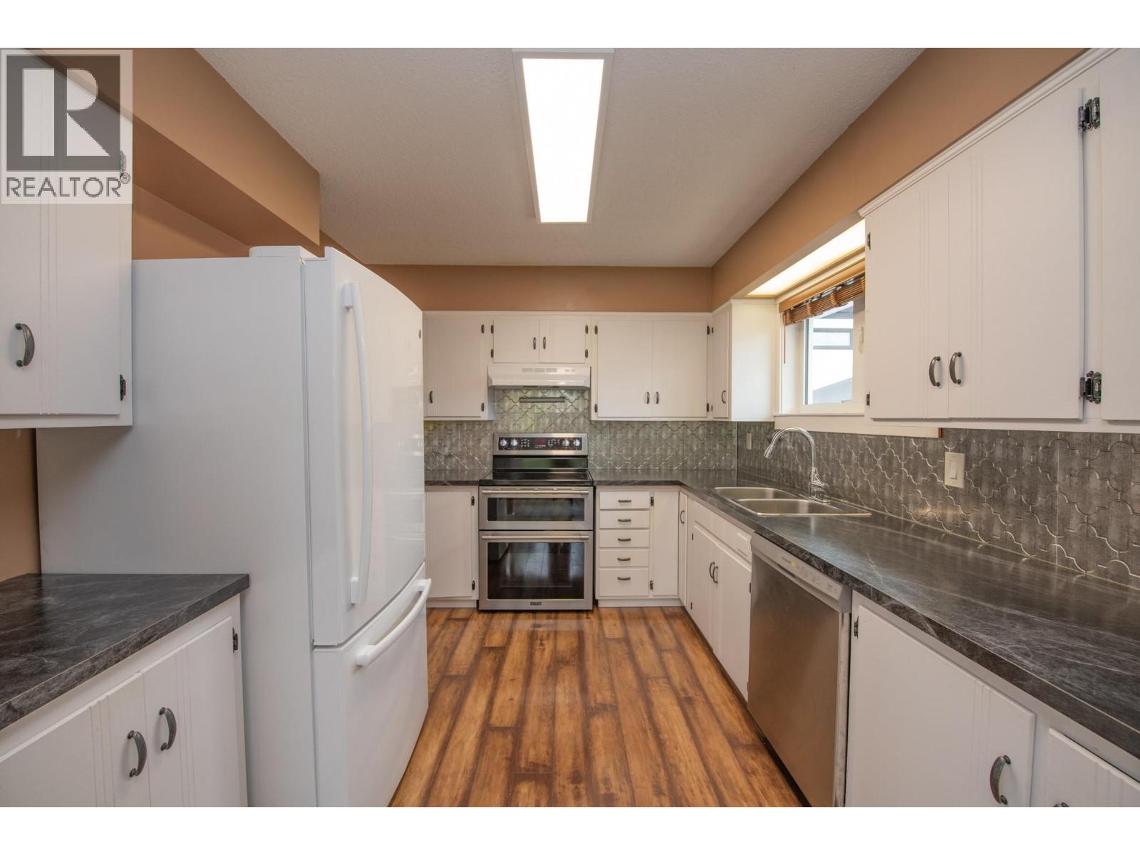2855 Burns Avenue Property Photo 2