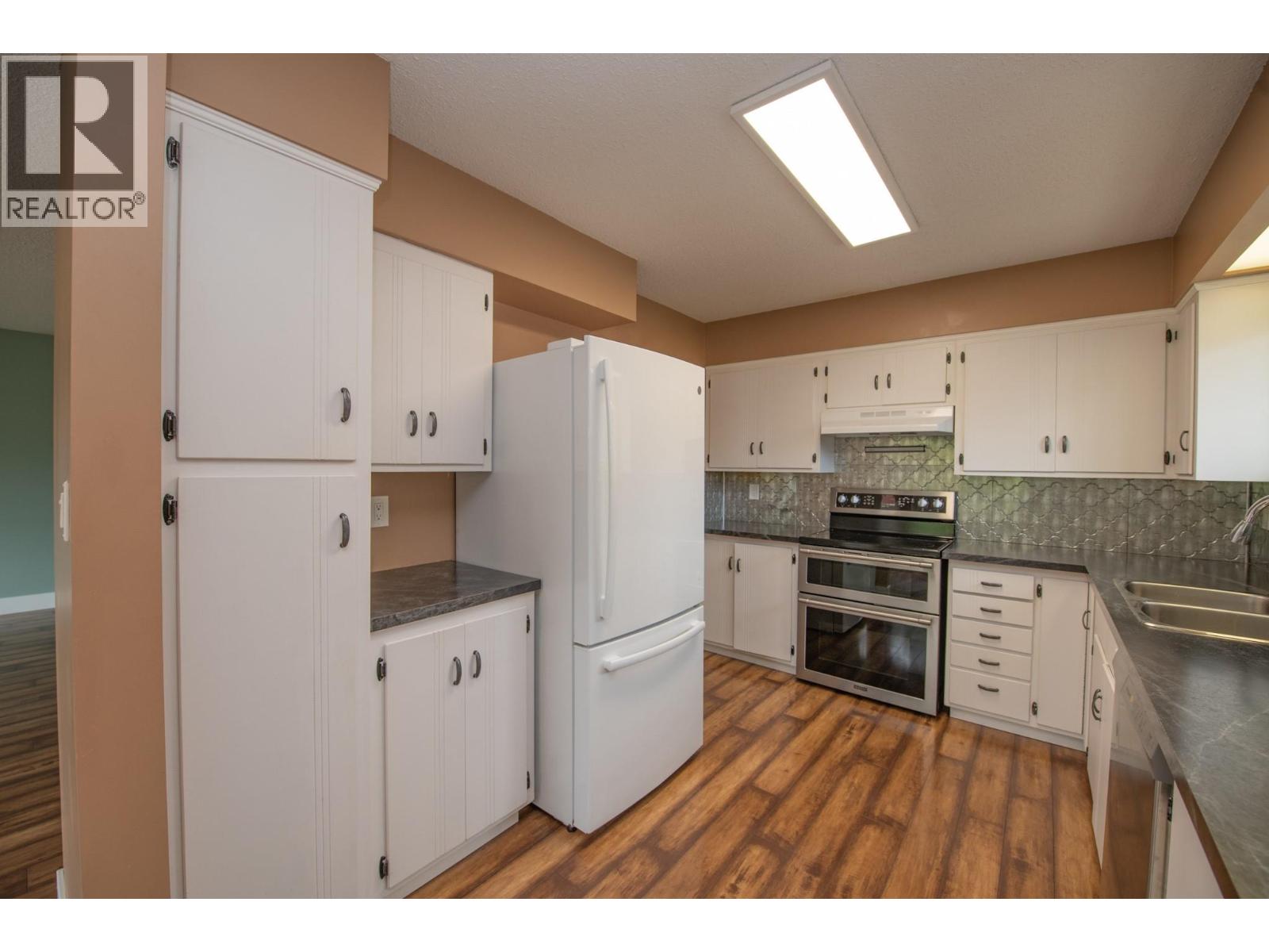 2855 Burns Avenue Property Photo 3