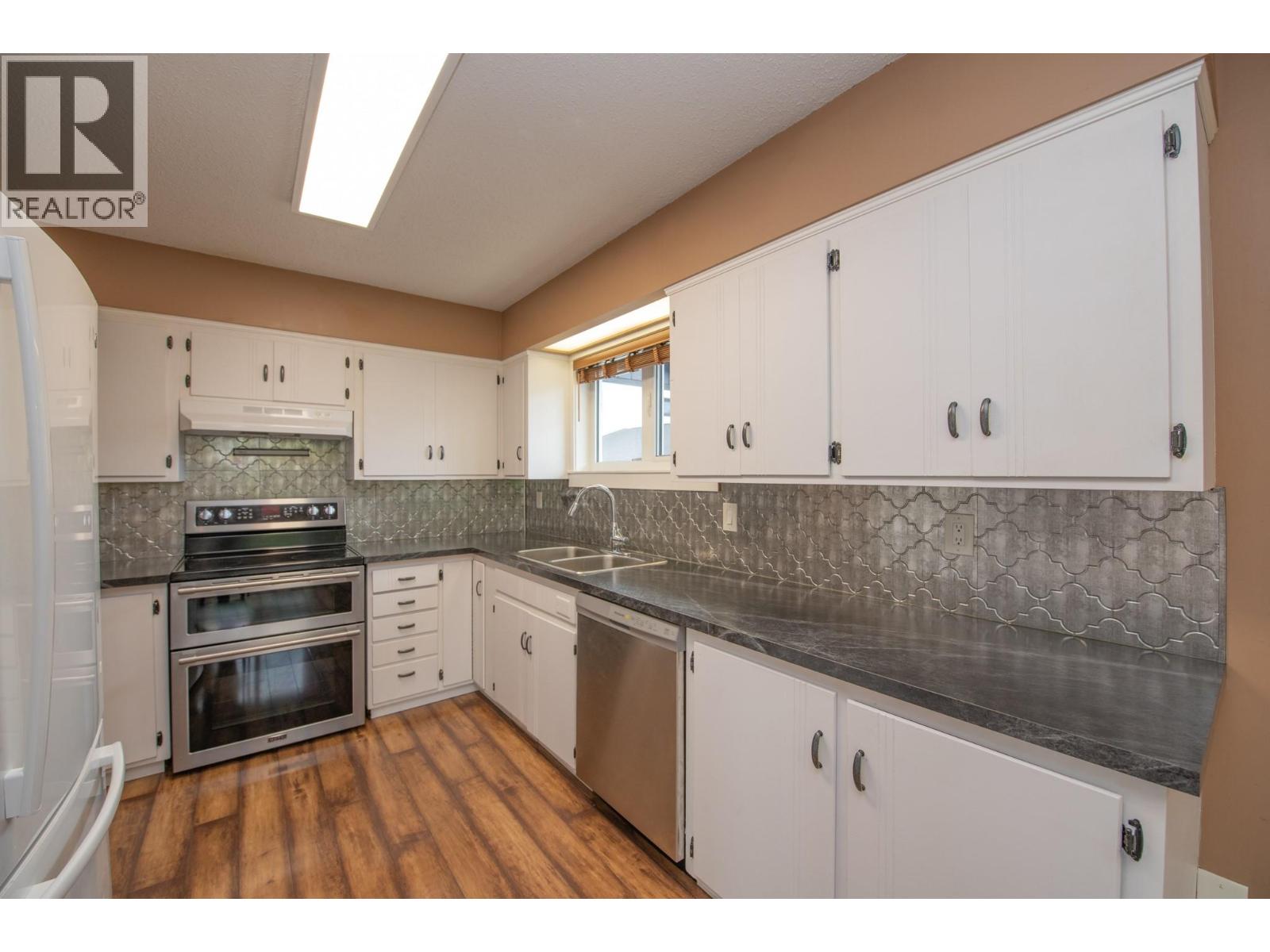 2855 Burns Avenue Property Photo 4