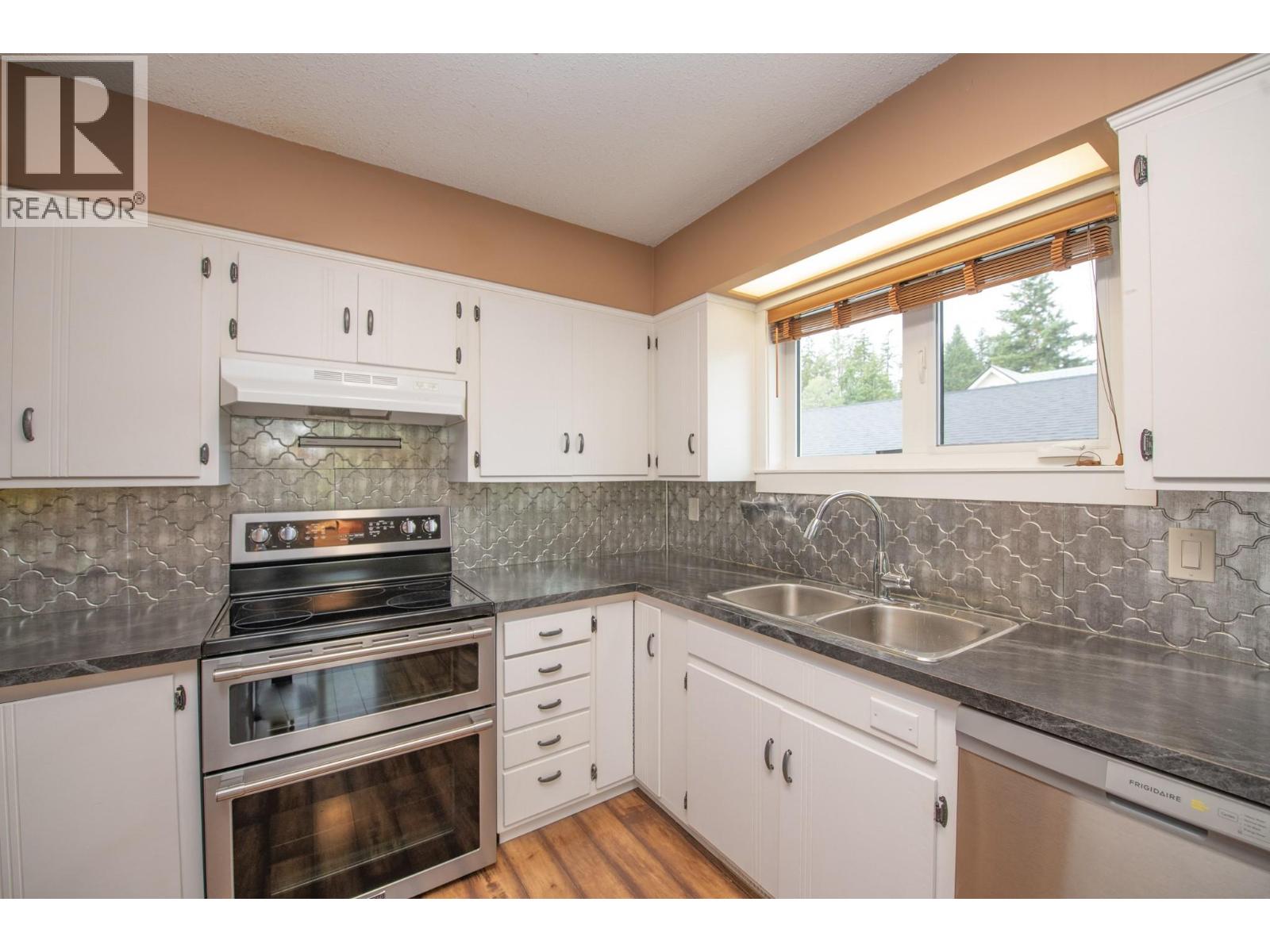2855 Burns Avenue Property Photo 5