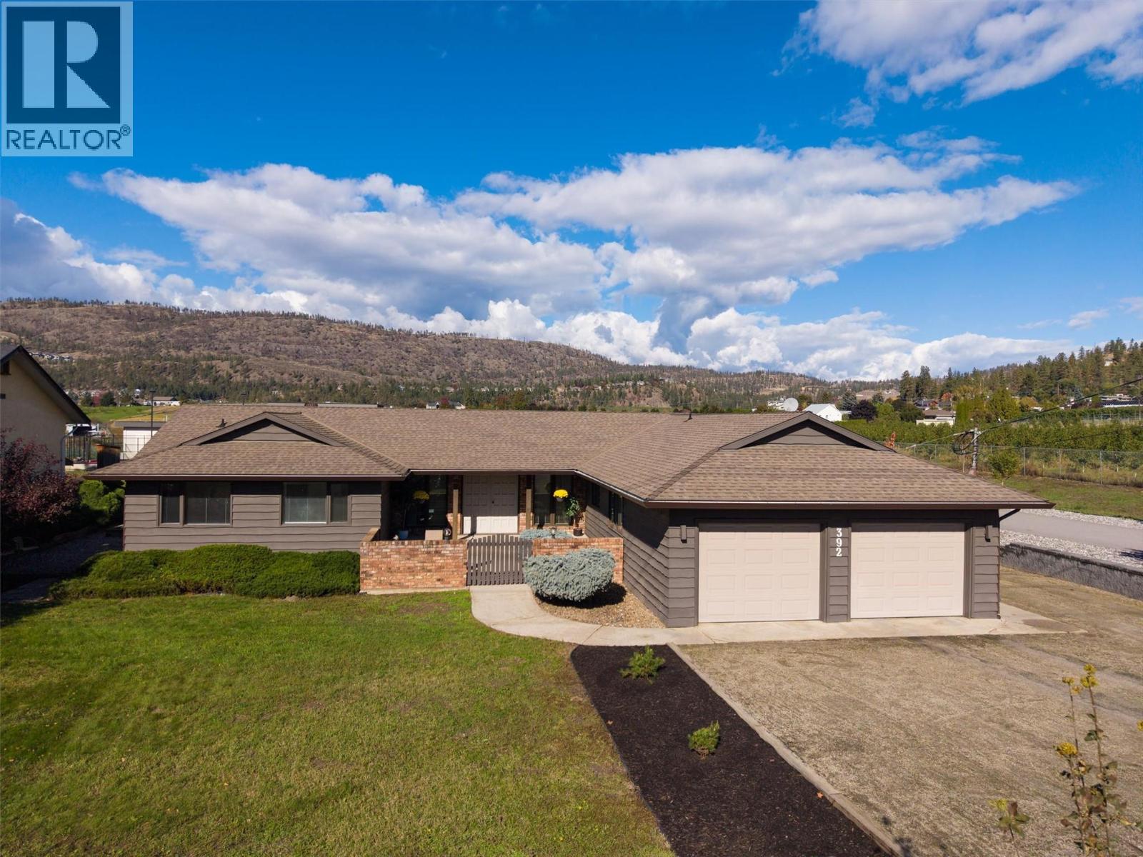 392 Valley Road N Property Photo 1