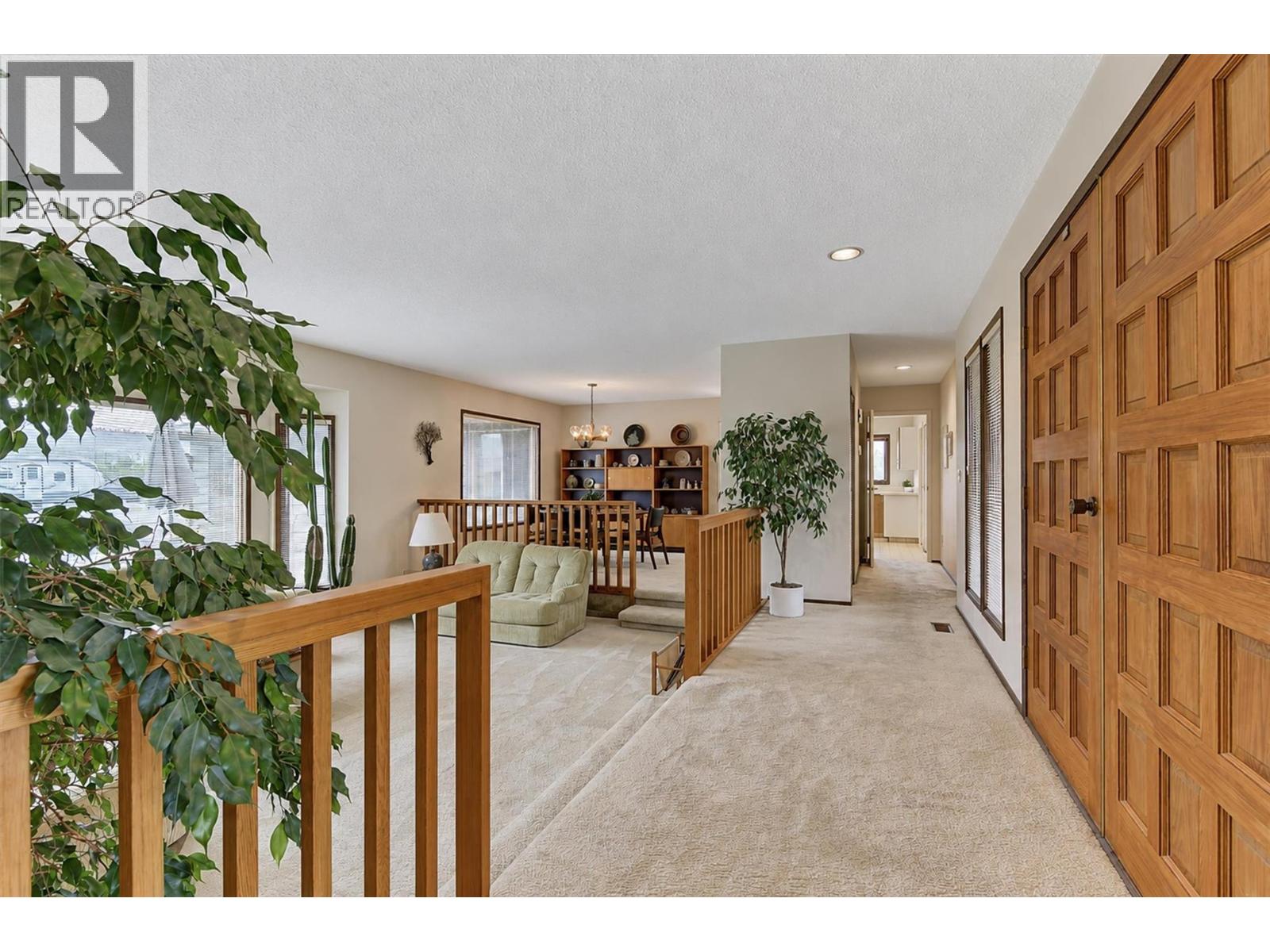 392 Valley Road N Property Photo 8