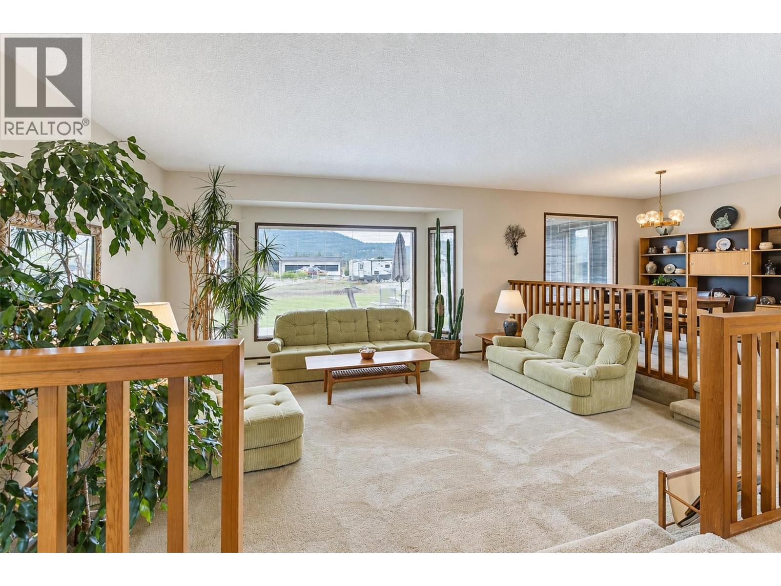 392 Valley Road N Property Photo 11