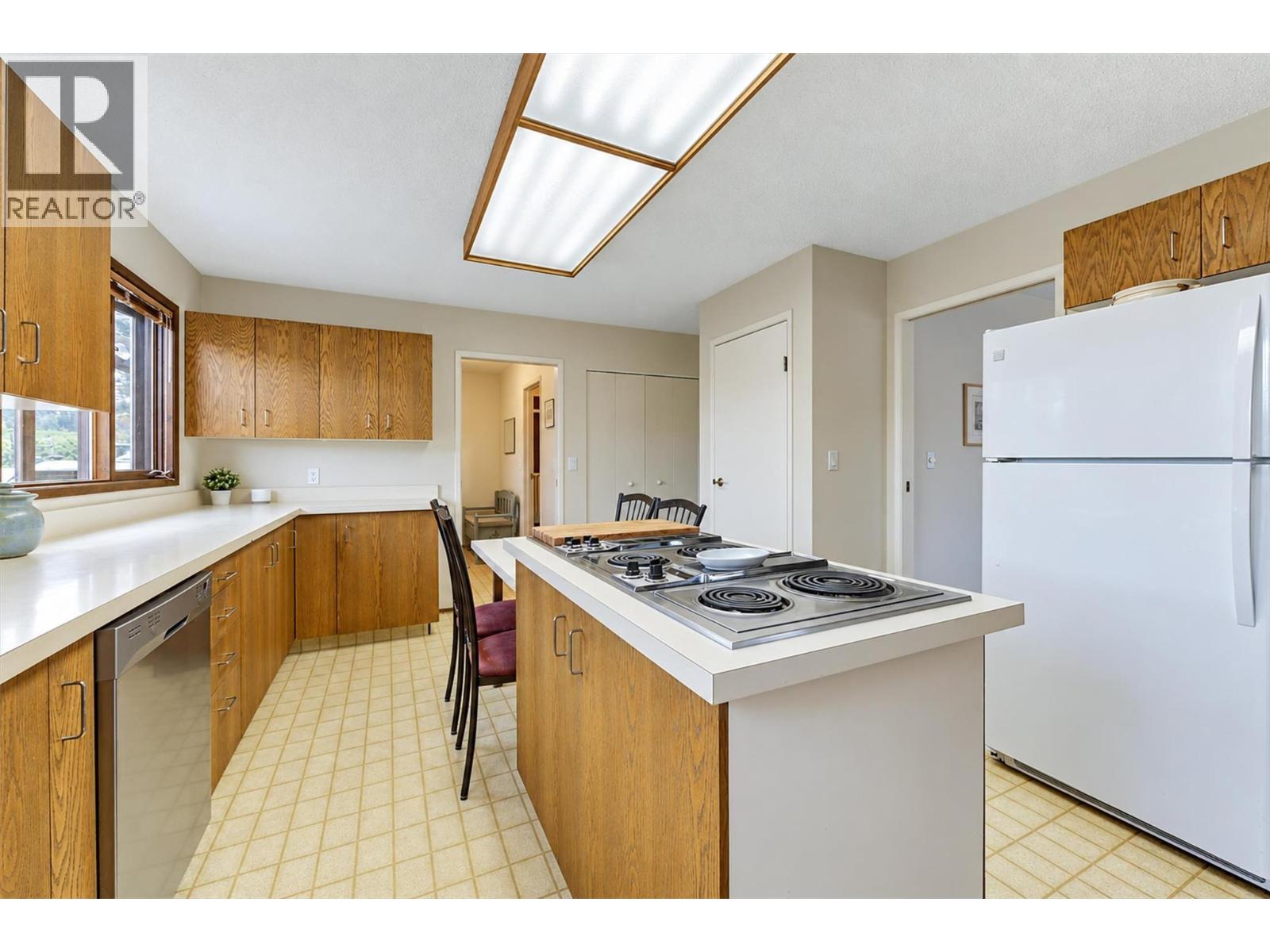 392 Valley Road N Property Photo 16
