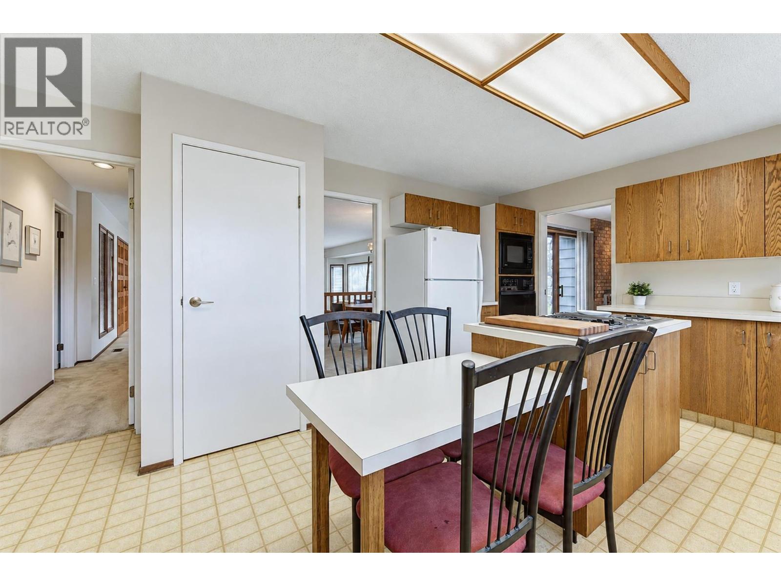 392 Valley Road N Property Photo 17