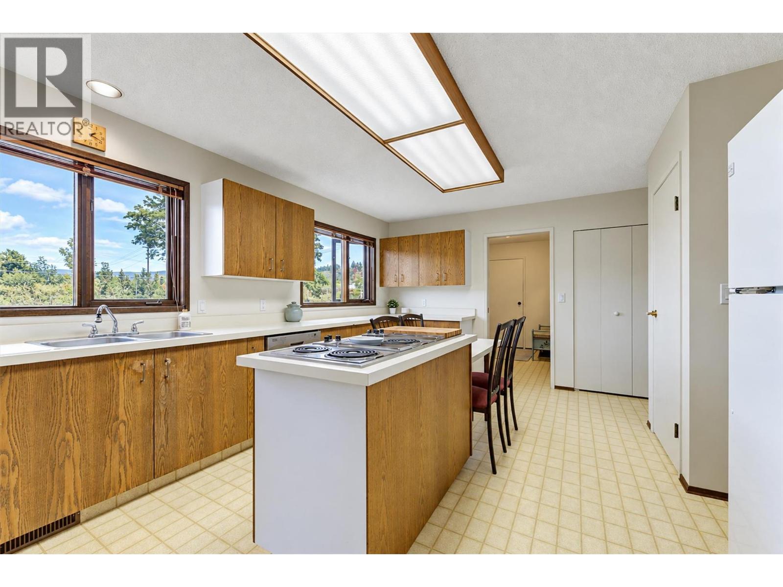 392 Valley Road N Property Photo 19