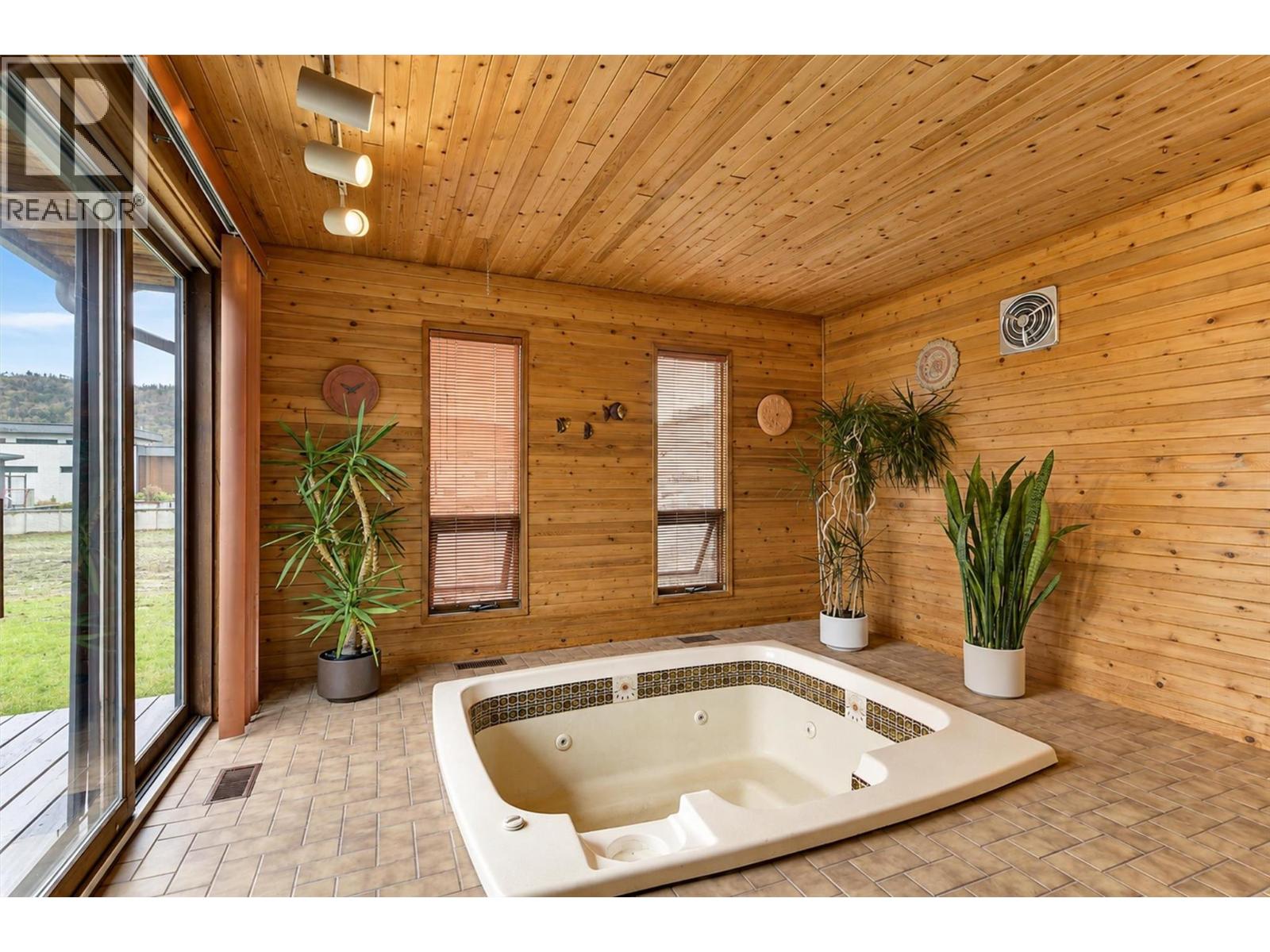 392 Valley Road N Property Photo 24