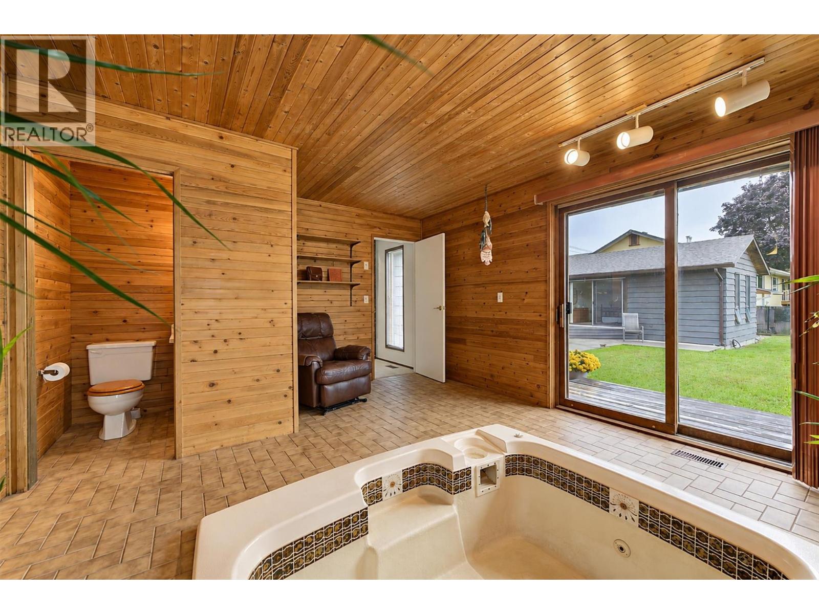 392 Valley Road N Property Photo 25
