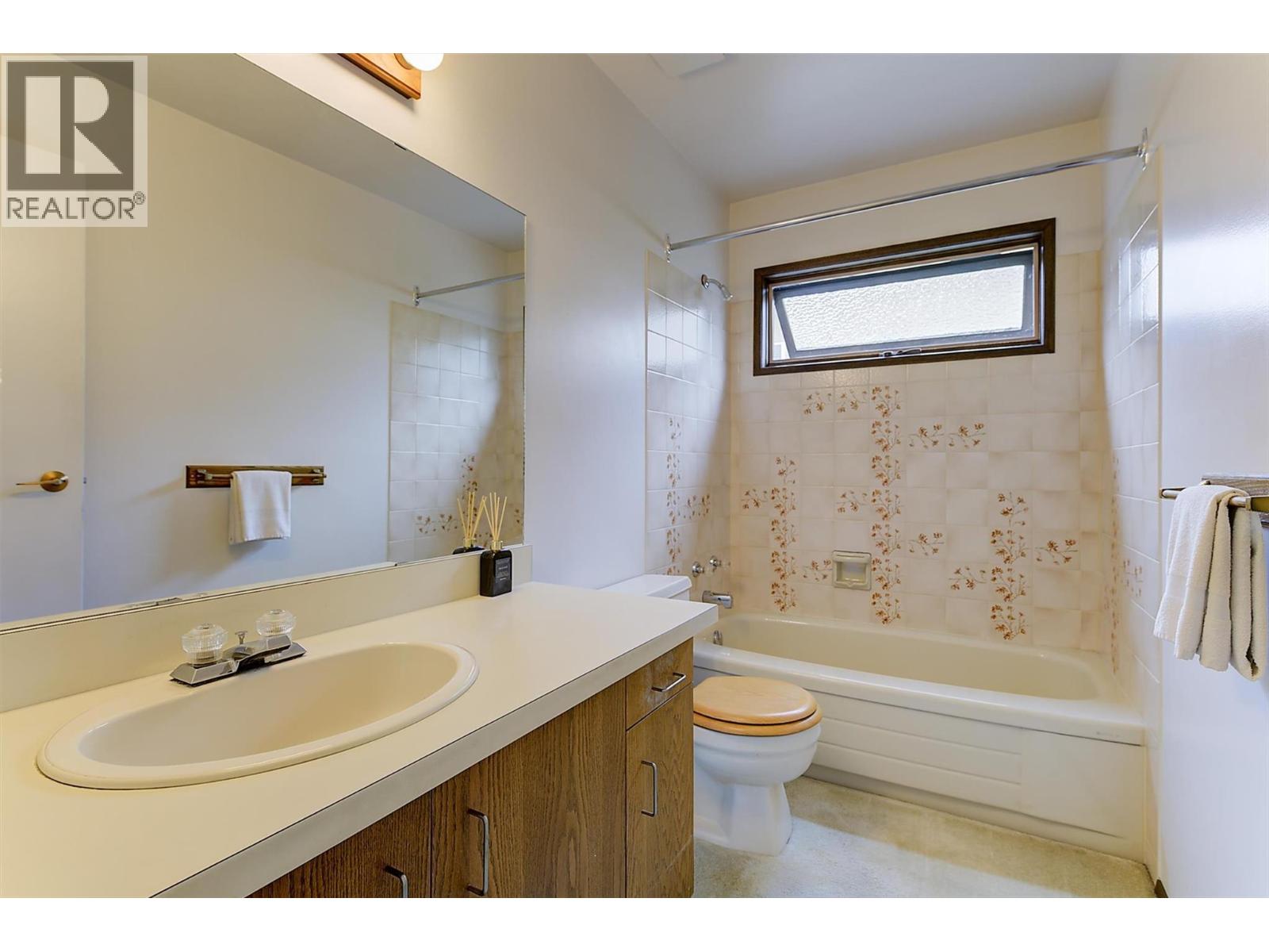 392 Valley Road N Property Photo 31