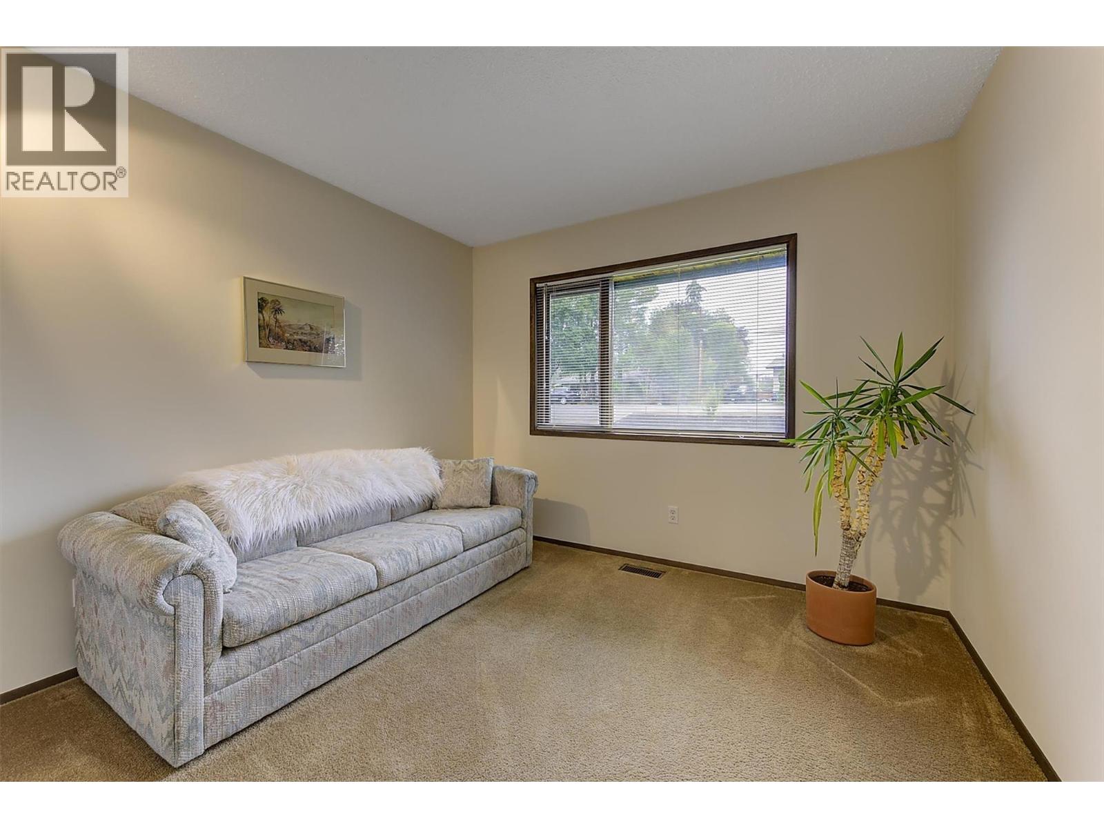 392 Valley Road N Property Photo 36