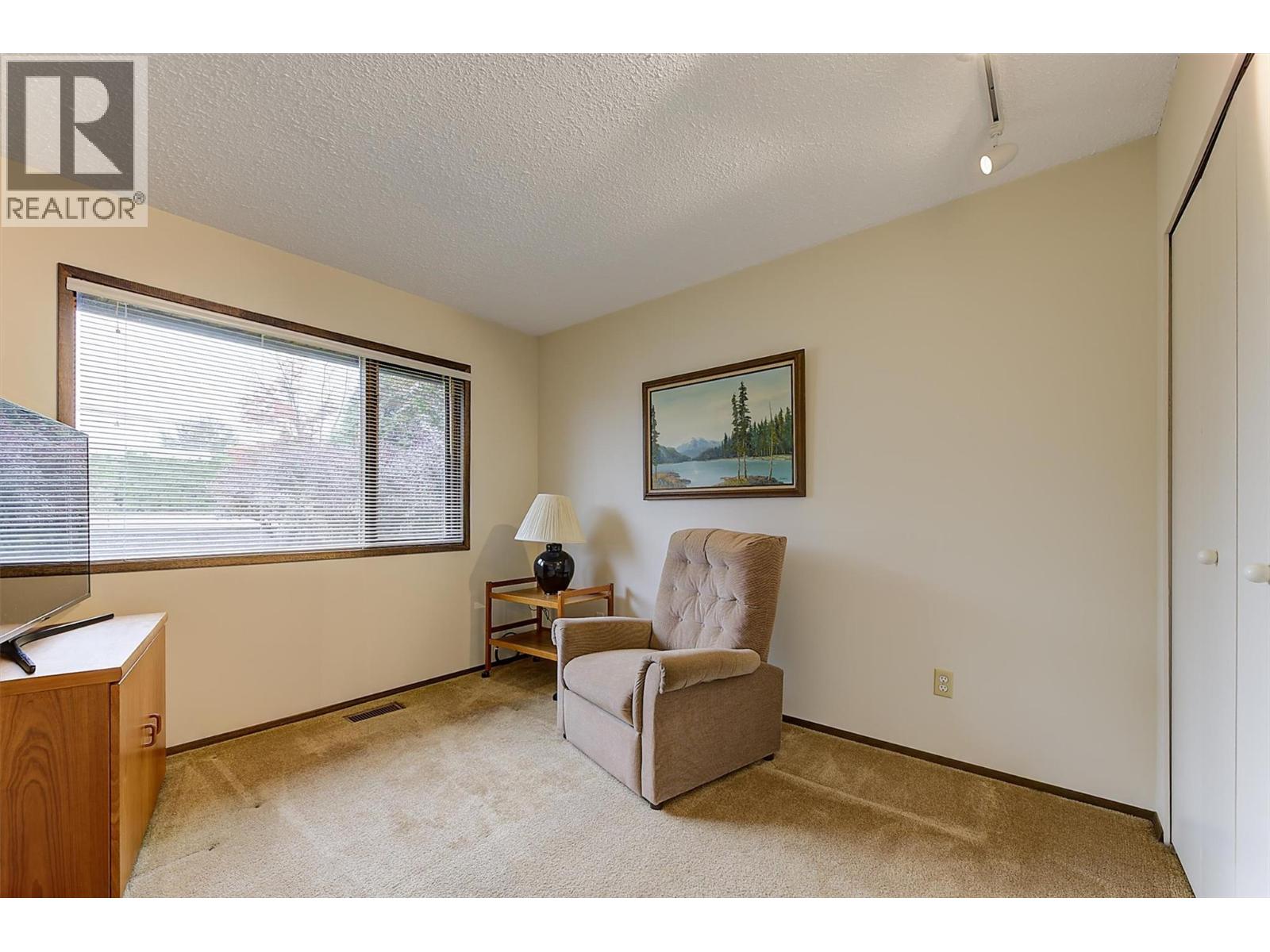 392 Valley Road N Property Photo 38