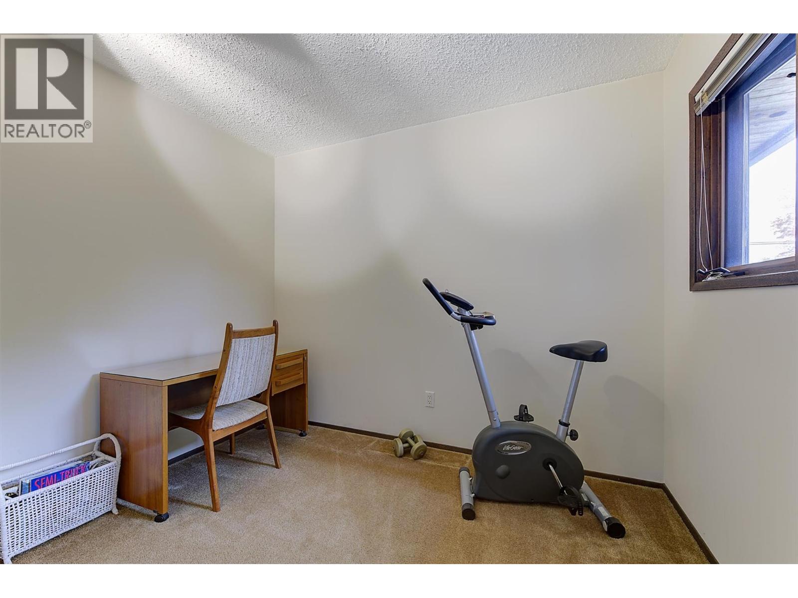 392 Valley Road N Property Photo 39