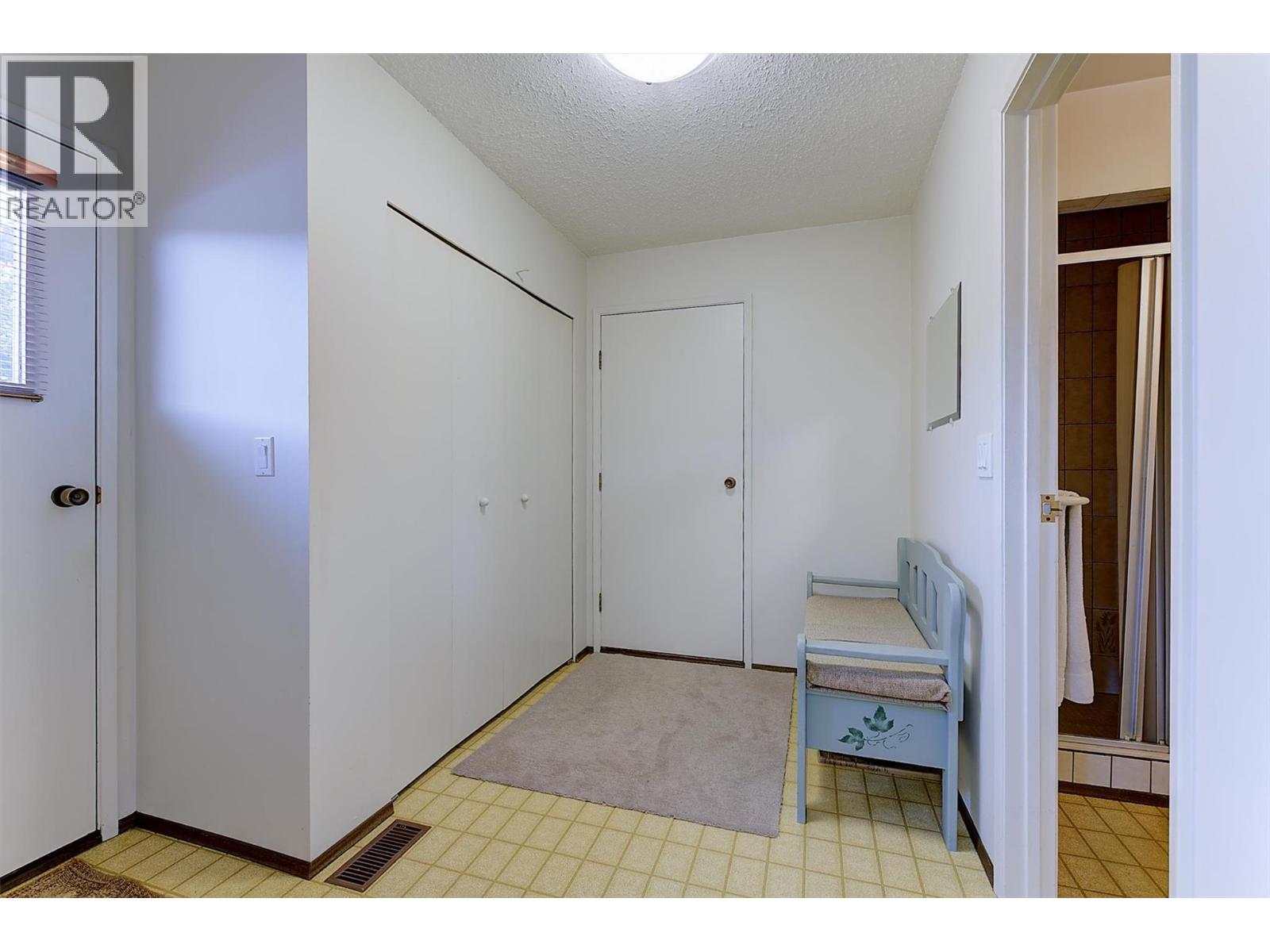 392 Valley Road N Property Photo 41
