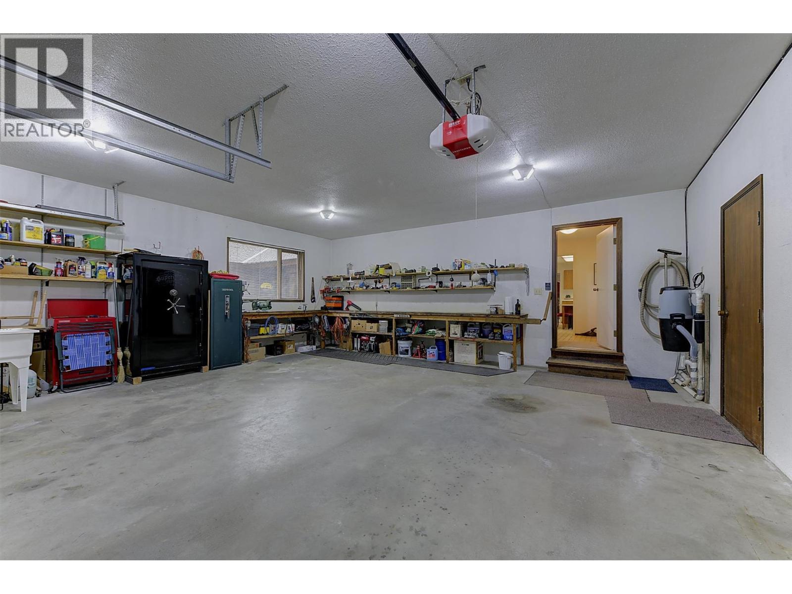 392 Valley Road N Property Photo 43