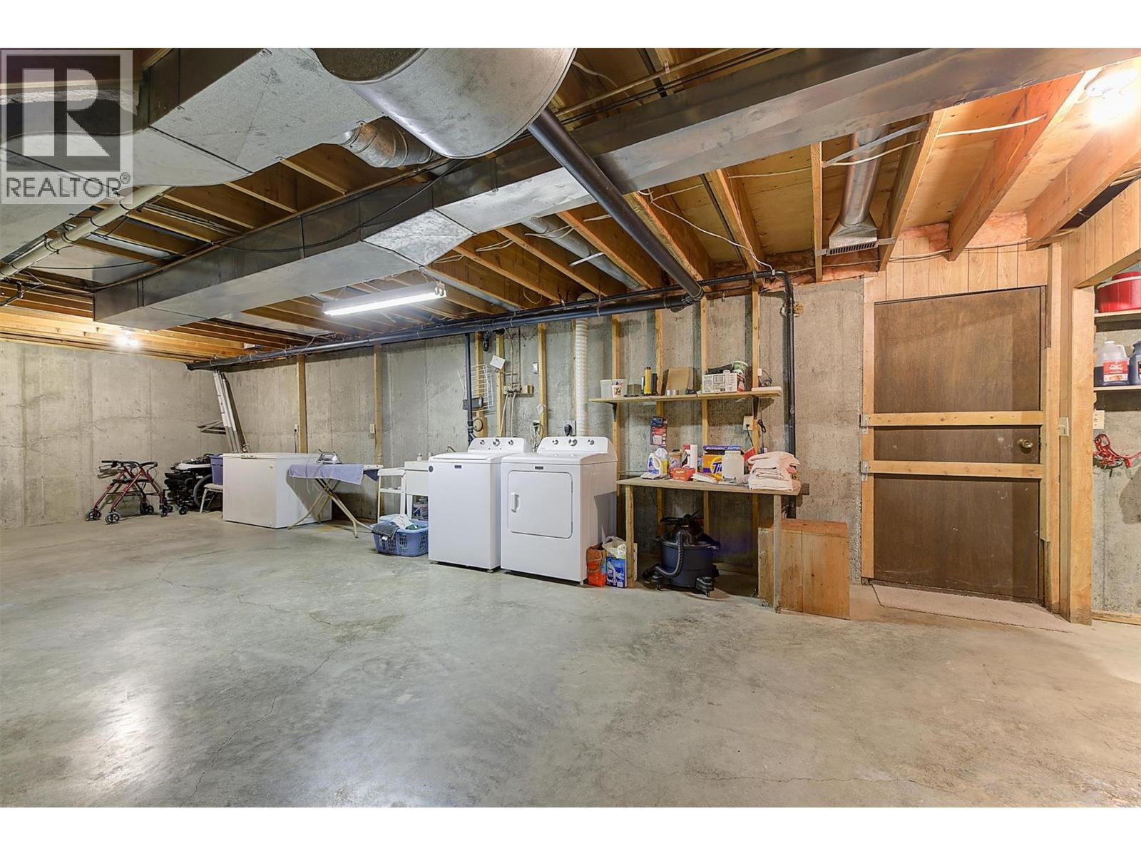 392 Valley Road N Property Photo 45