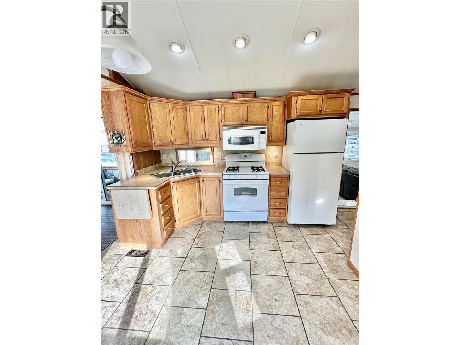 4354 Highway 3 Unit# 80 Property Photo 37